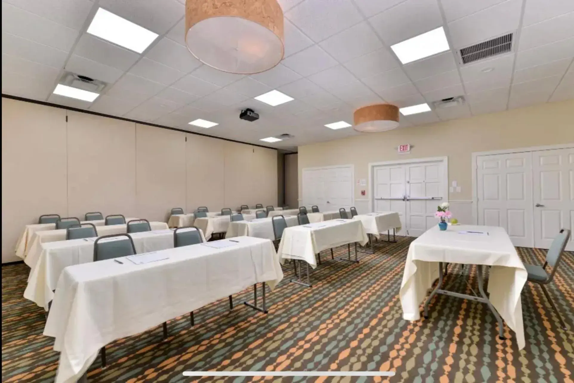 Meeting/conference room in Red Roof Inn PLUS & Suites Tampa