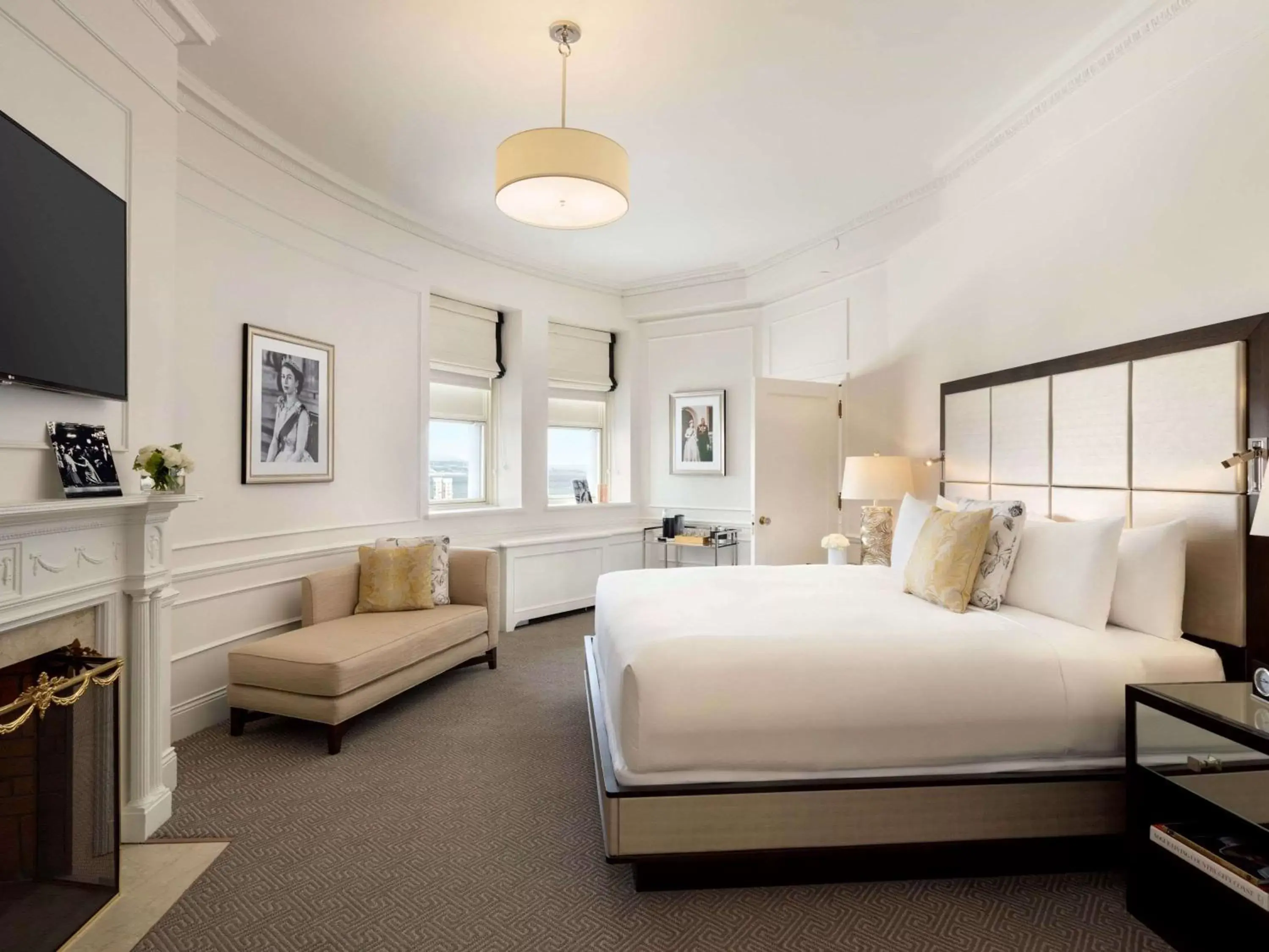 Bedroom in Fairmont Le Chateau Frontenac