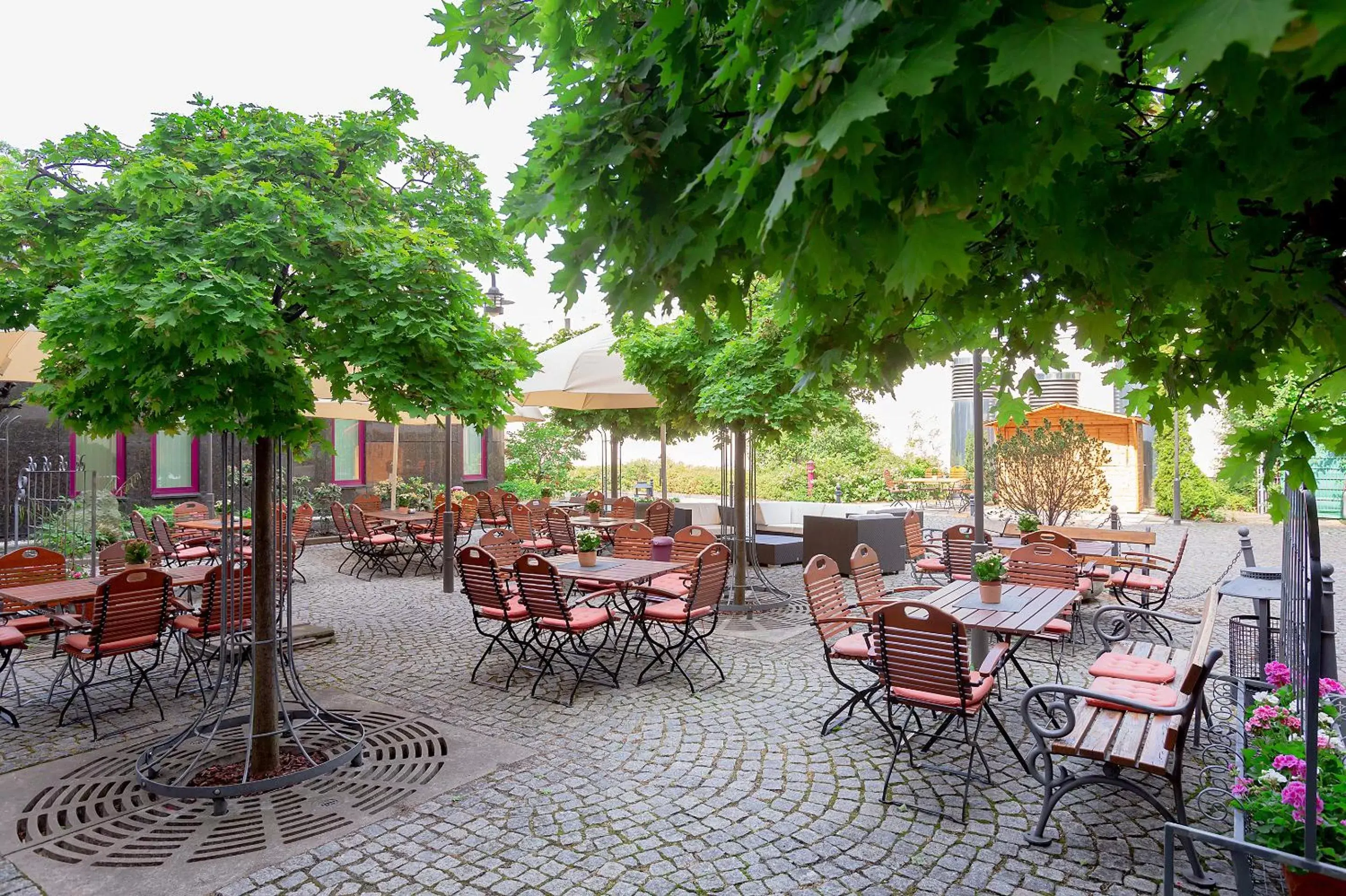 Patio, Restaurant/Places to Eat in Dorint Hotel Leipzig