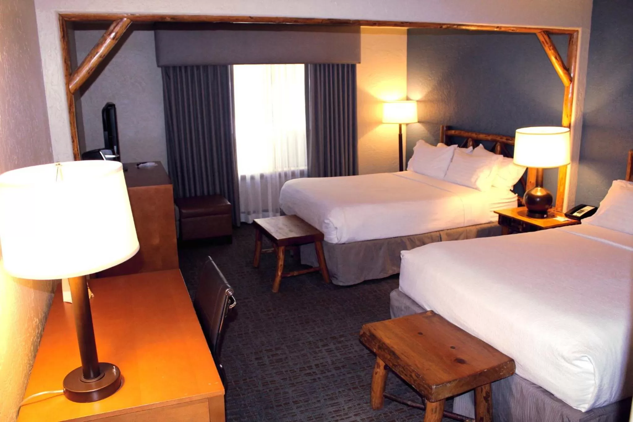 Photo of the whole room, Bed in Holiday Inn Resort The Lodge at Big Bear Lake by IHG