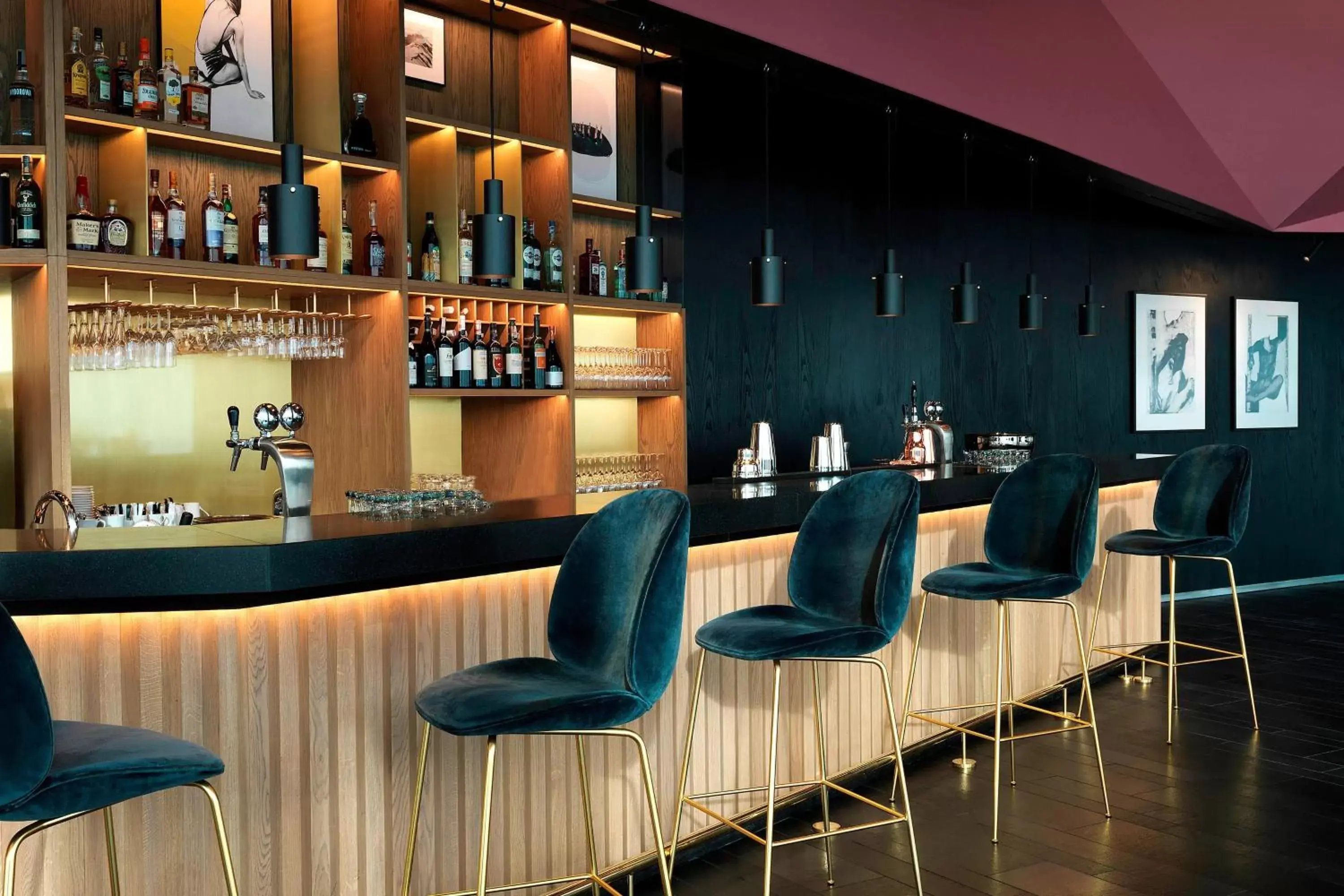 Restaurant/places to eat, Lounge/Bar in Renaissance Warsaw Airport Hotel