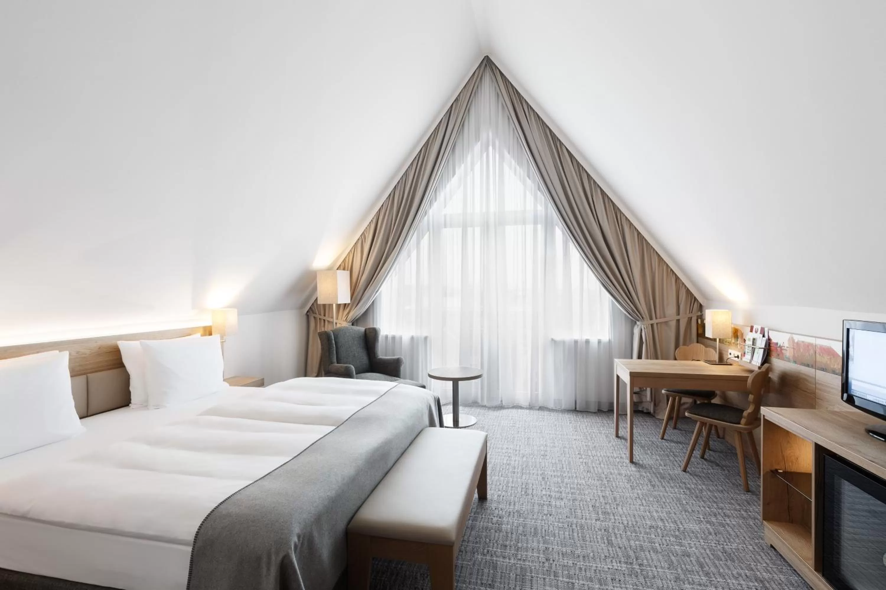 Photo of the whole room, Bed in Holiday Inn Nürnberg City Centre by IHG