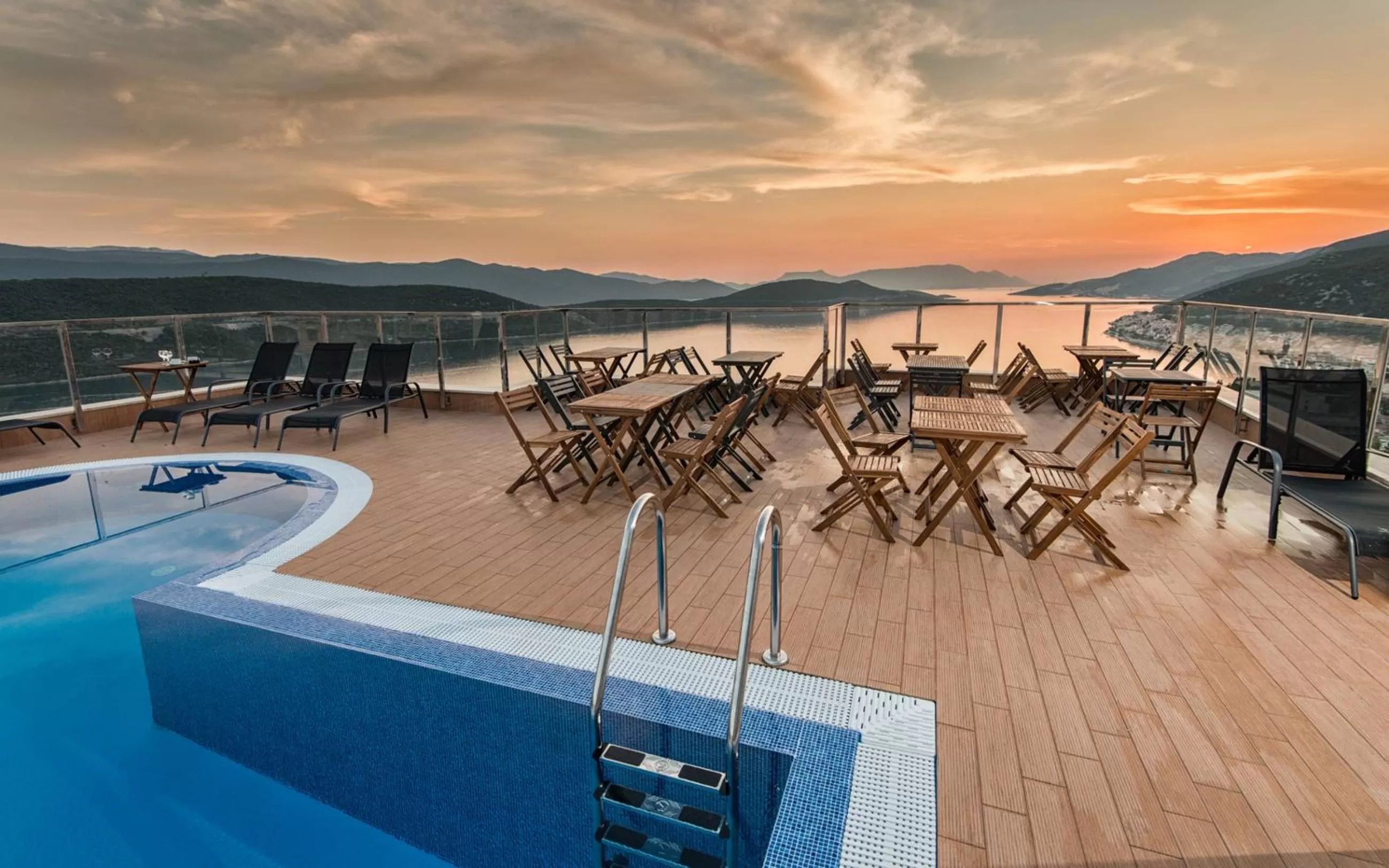 Swimming pool in Hotel Jadran Neum