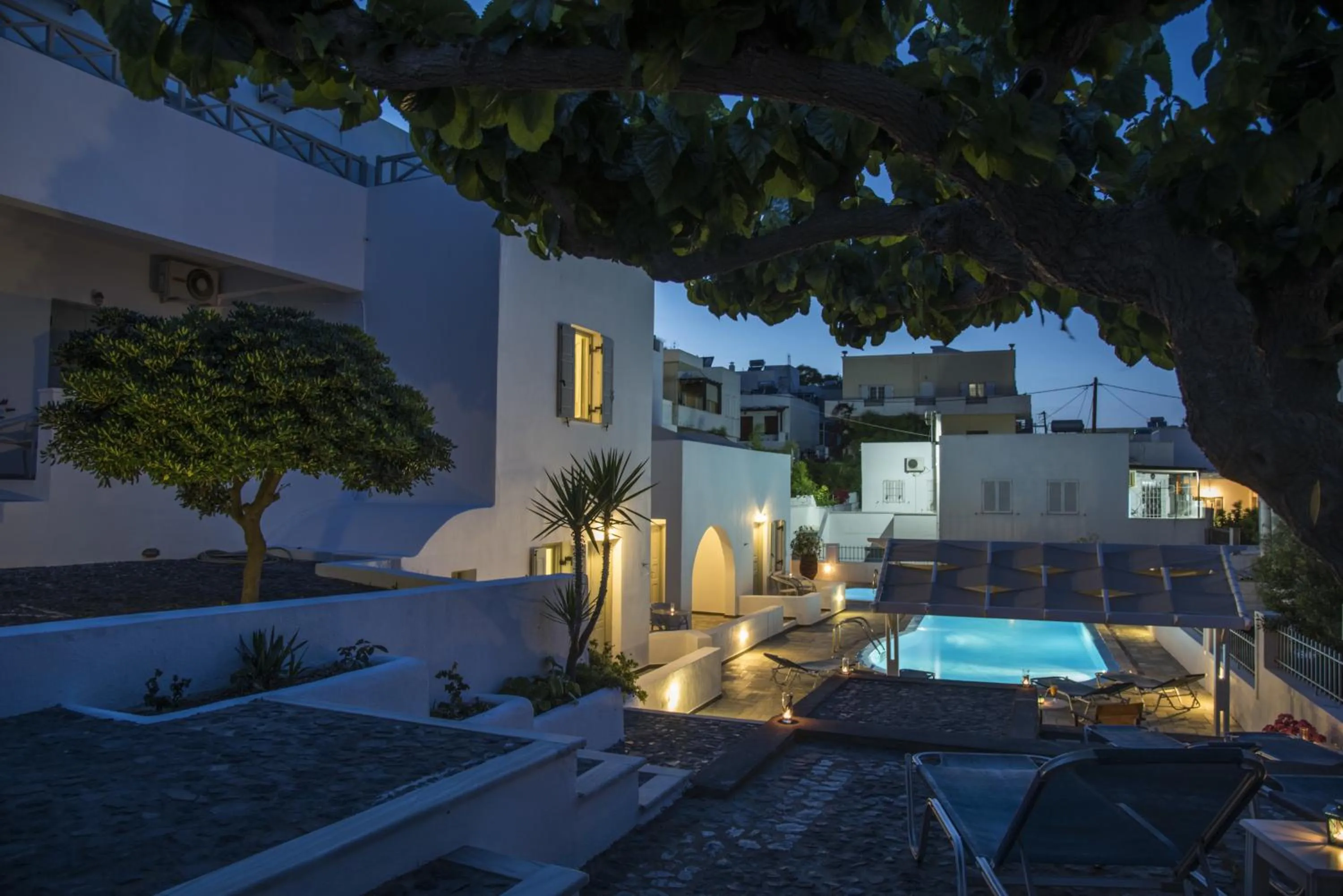 Property building in Nissos Thira