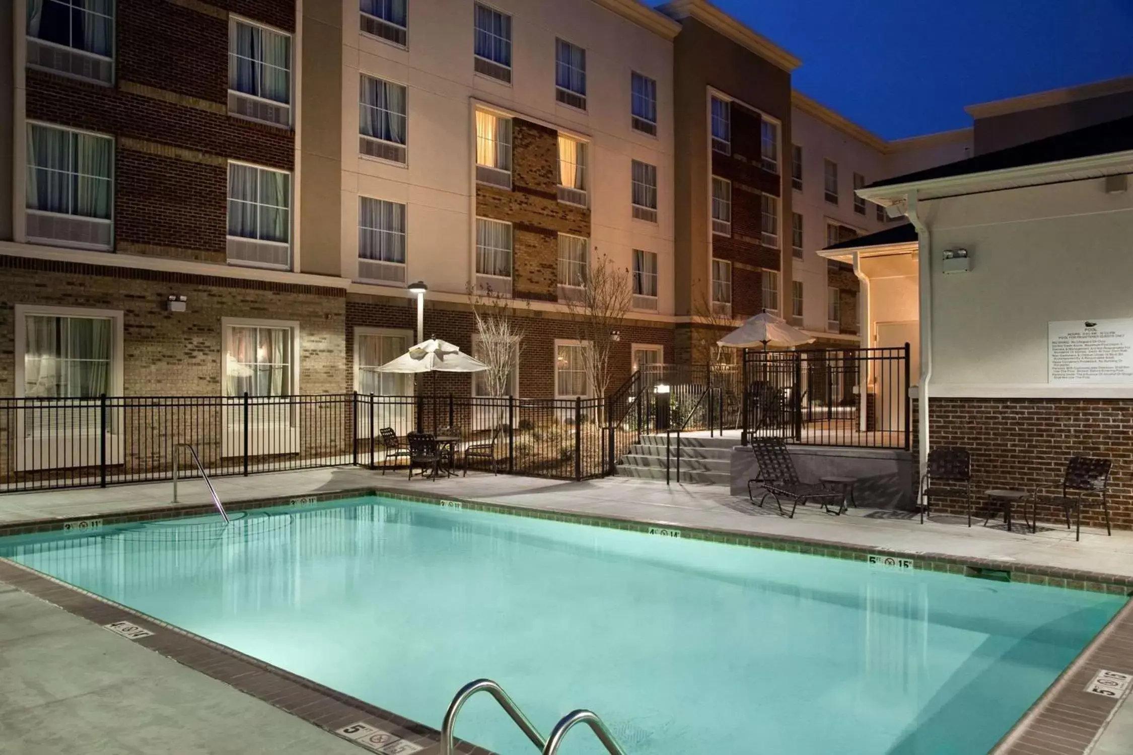 Pool view in Homewood Suites Charlotte Ayrsley Pool view in Homewood Suites Charlotte Ayrsley