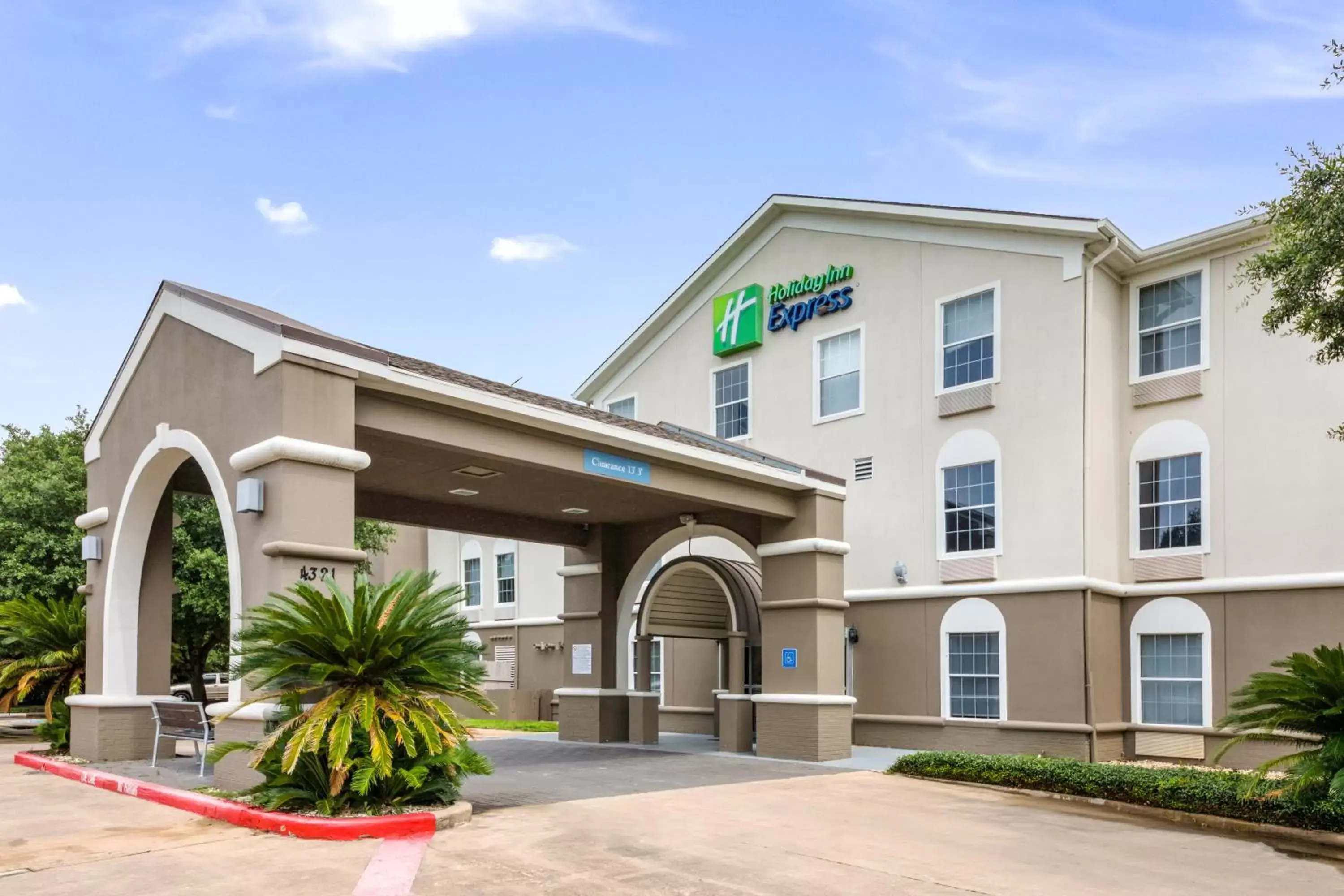 Property Building in Holiday Inn Express Hotel & Suites Columbus, an IHG Hotel
