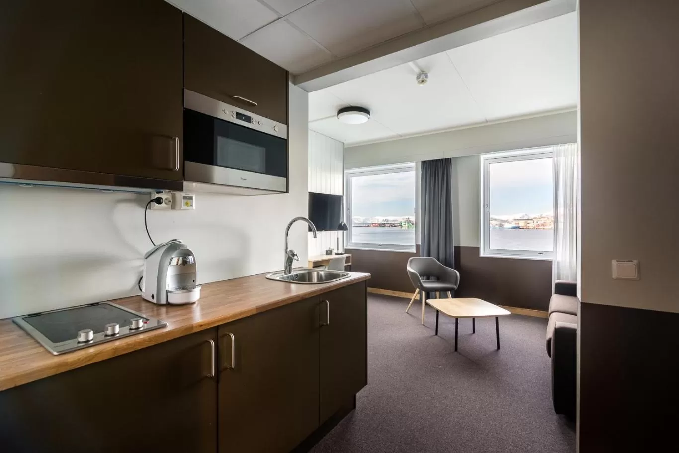 Kitchen or kitchenette in Smarthotel Hammerfest