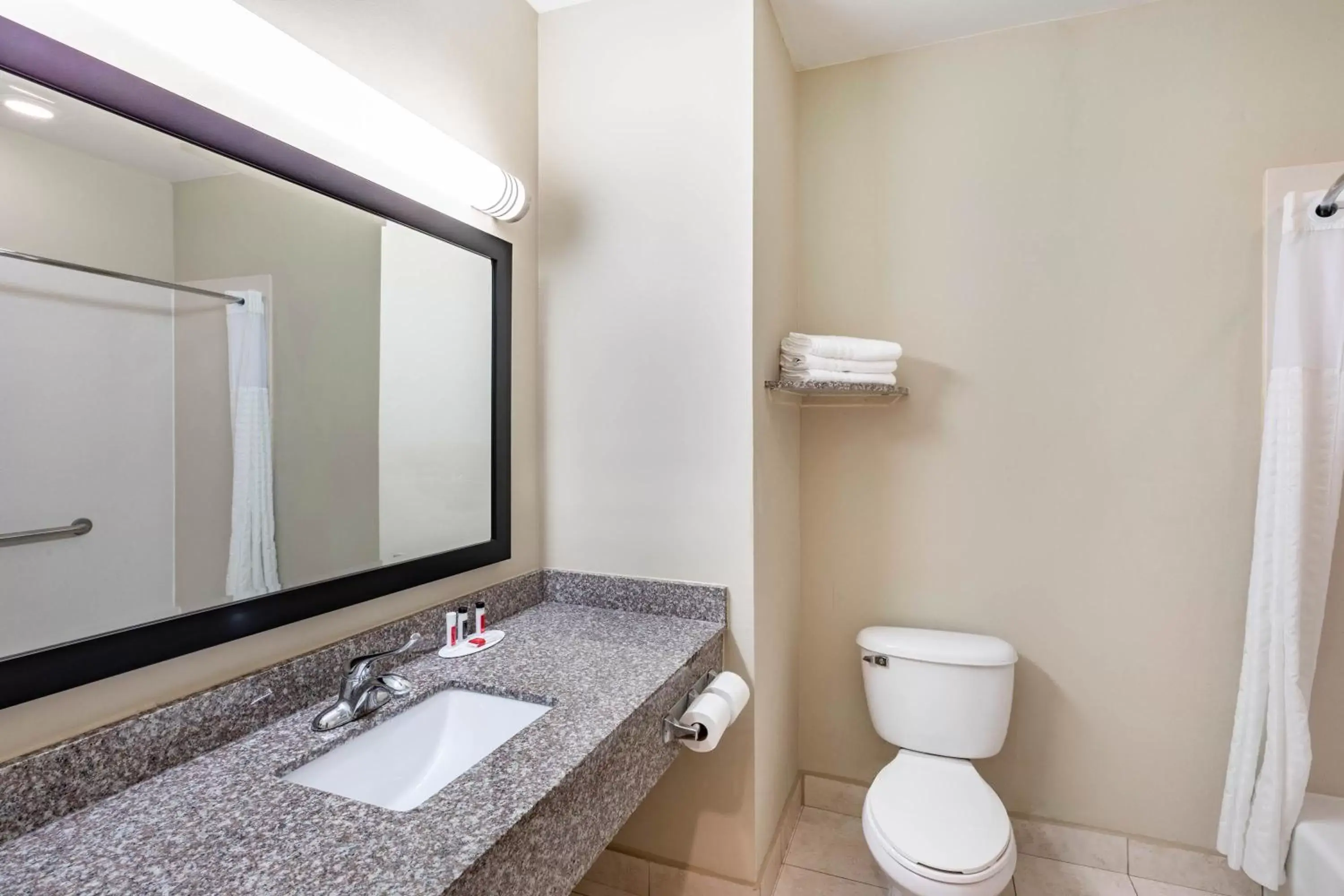 Queen Suite - Non-Smoking in Baymont by Wyndham Victoria Queen Suite - Non-Smoking in Baymont by Wyndham Victoria