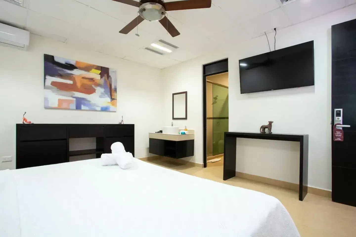 Photo of the whole room, Bed in Casa Kaoba Hotel & Suites