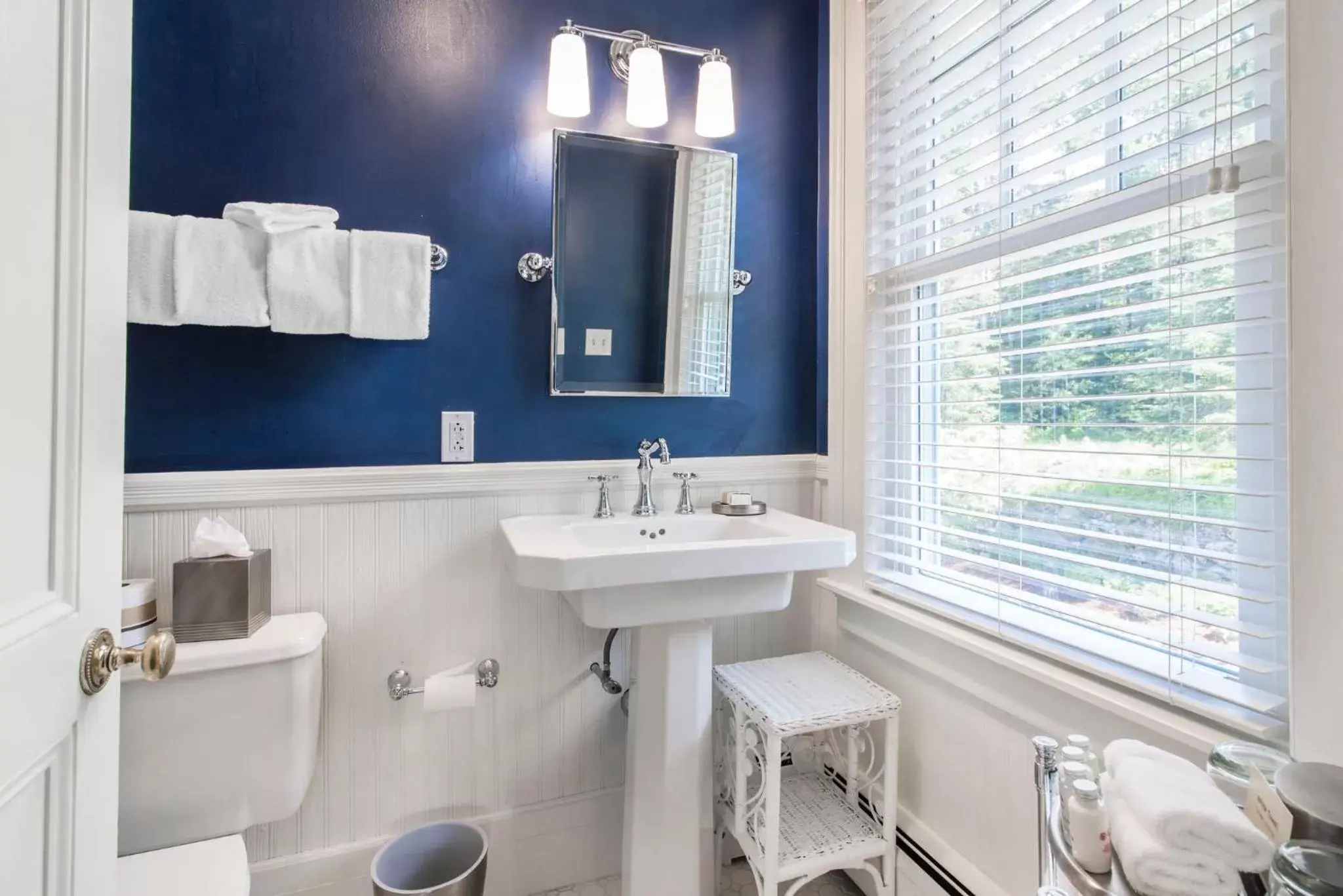 Photo of the whole room in Omni Bretton Arms Inn at Mount Washington Resort Photo of the whole room in Omni Bretton Arms Inn at Mount Washington Resort