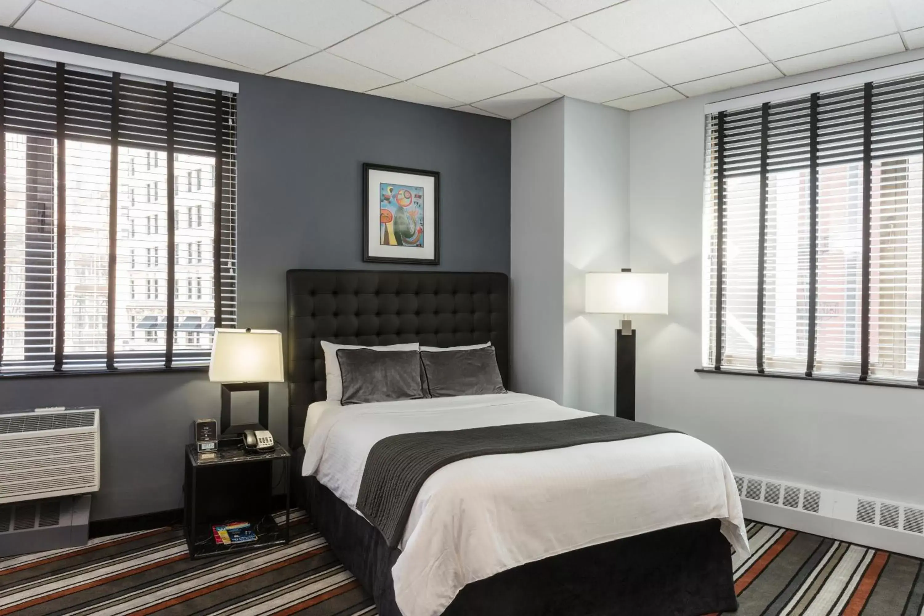 Bedroom, Bed in Broadway Plaza Hotel