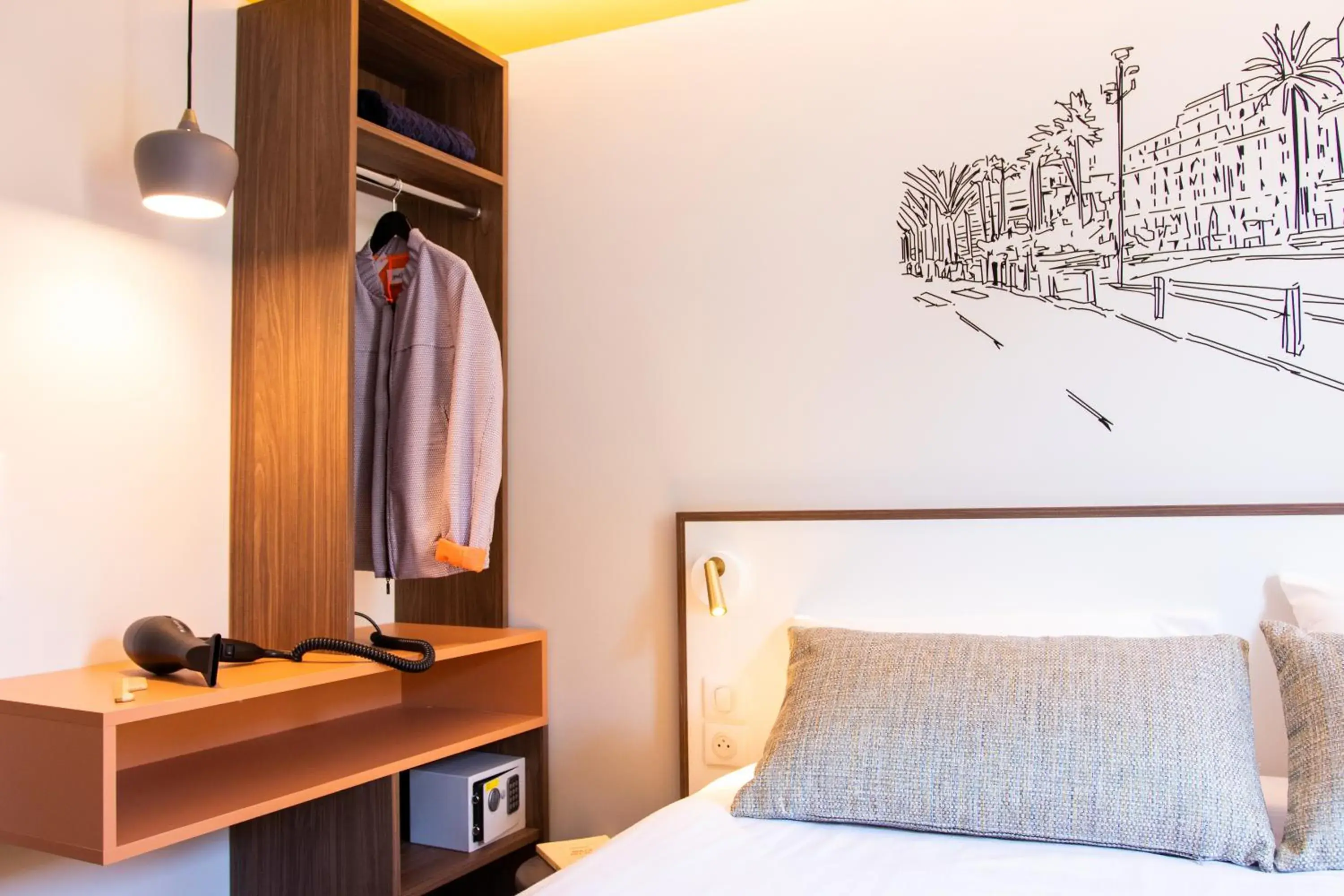 Bedroom in Hotel du Pin Nice Port