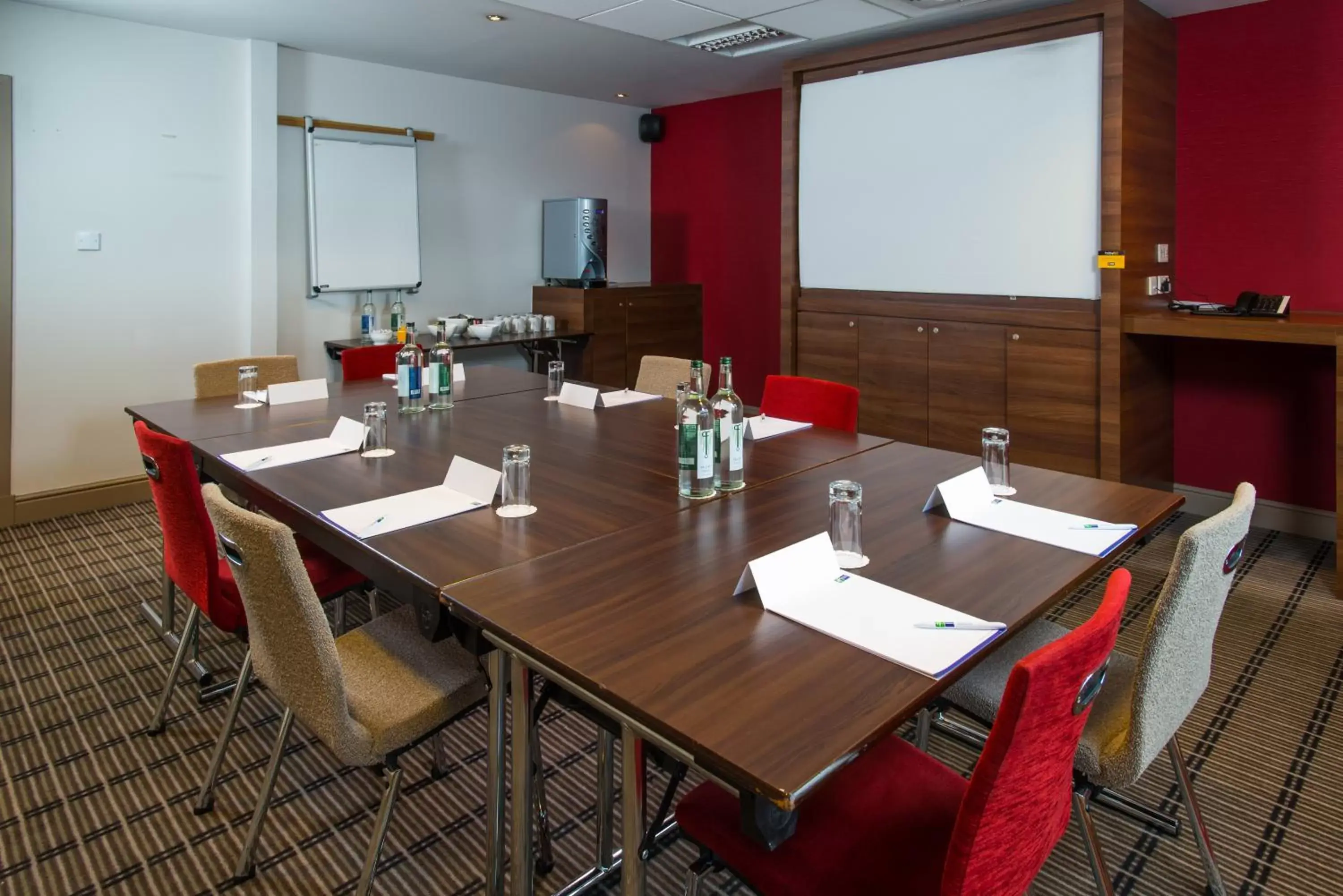 Meeting/conference room in Holiday Inn Express - Glasgow Airport, an IHG Hotel