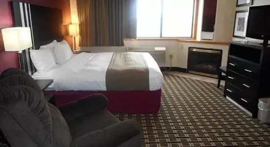 TV and multimedia, Bed in AmericInn by Wyndham Inver Grove Heights Minneapolis