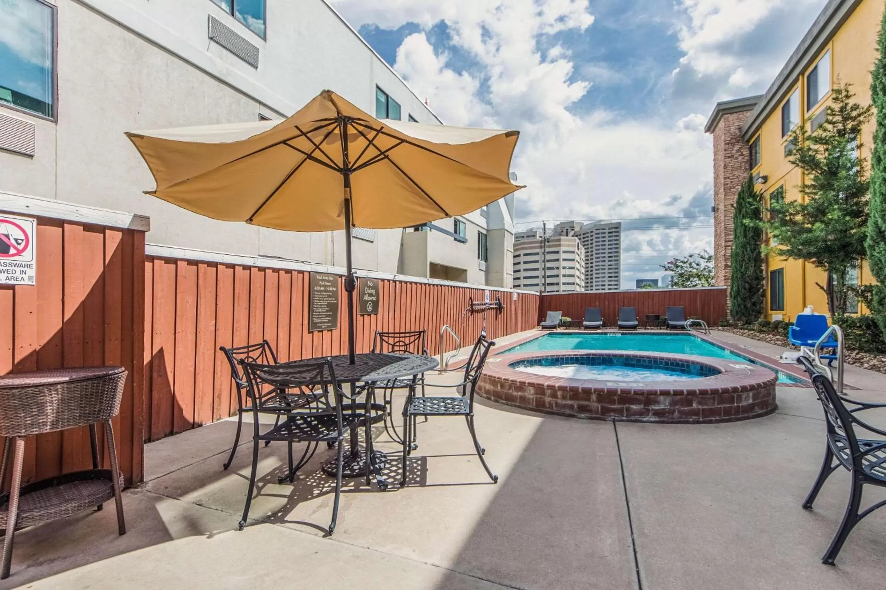 On site, Swimming Pool in Comfort Inn Dallas Park Central