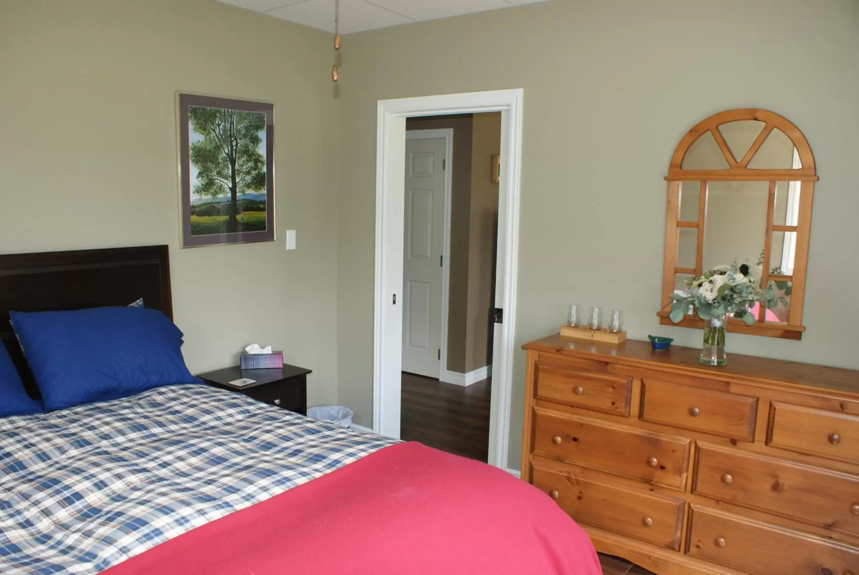 Deluxe Queen Room in Top of Algonquin Bed and Breakfast Deluxe Queen Room in Top of Algonquin Bed and Breakfast