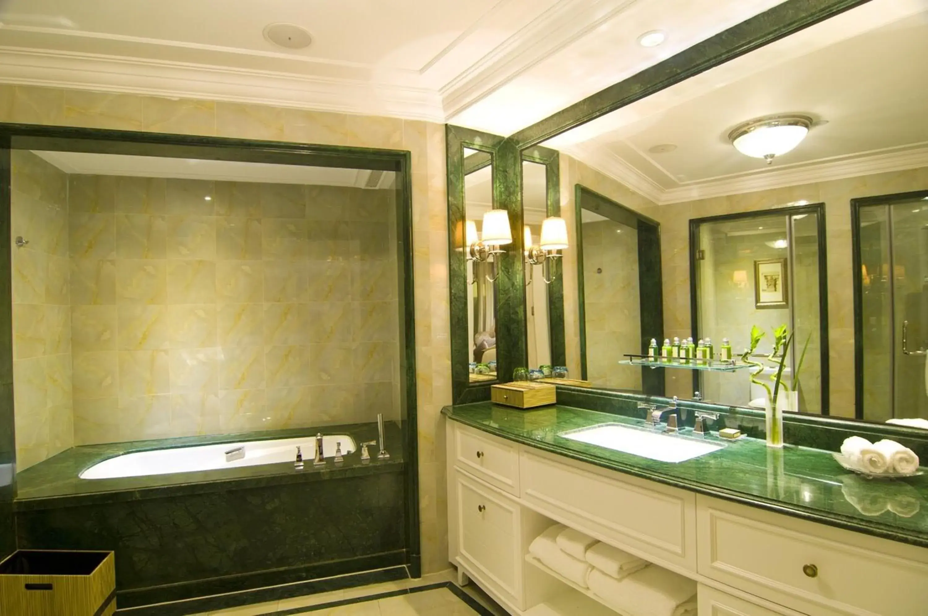 Bathroom in Royal Grace Hotel Optics Valley Wuhan