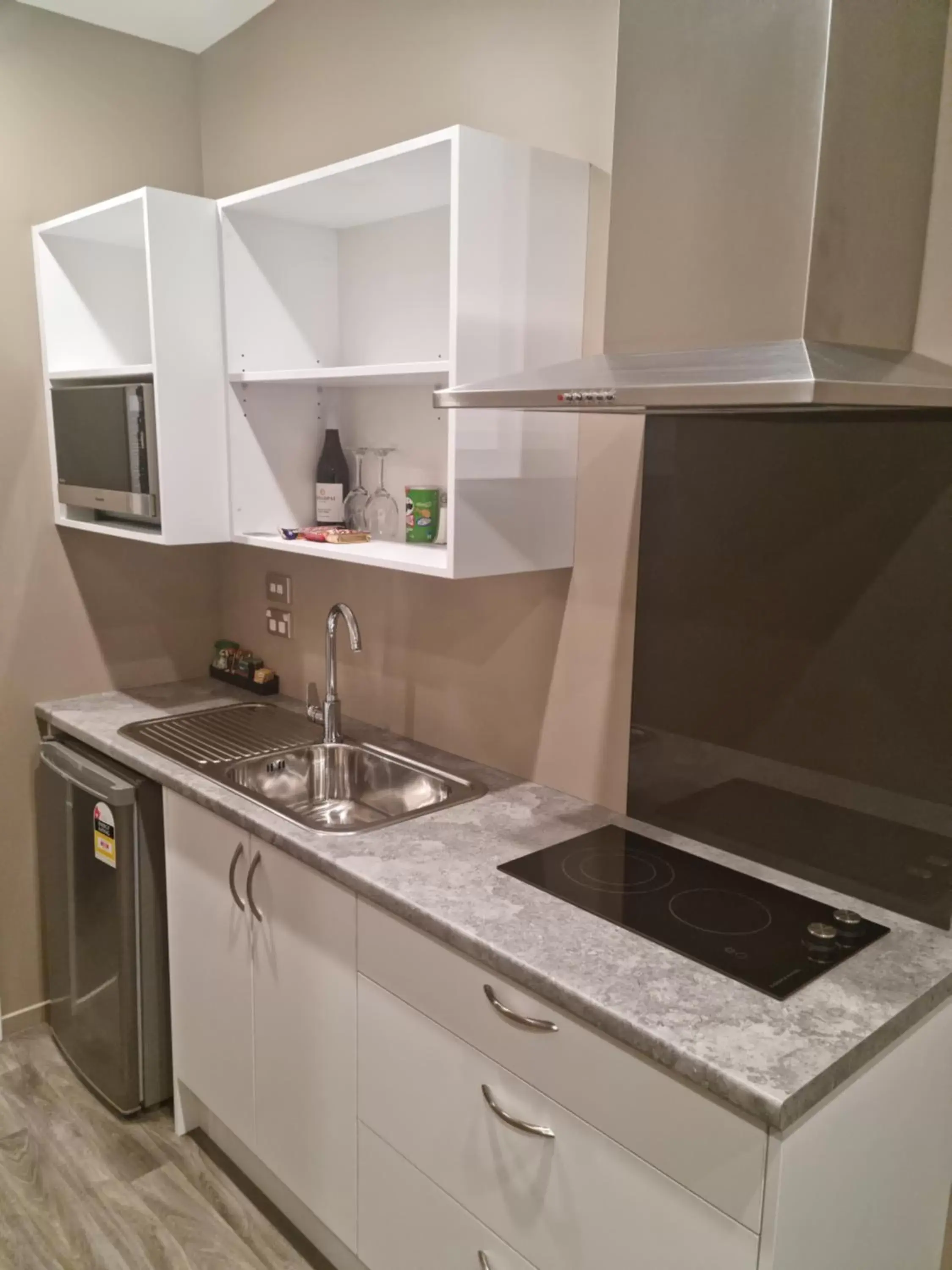 Kitchen or kitchenette, Kitchen/Kitchenette in Paroa Hotel