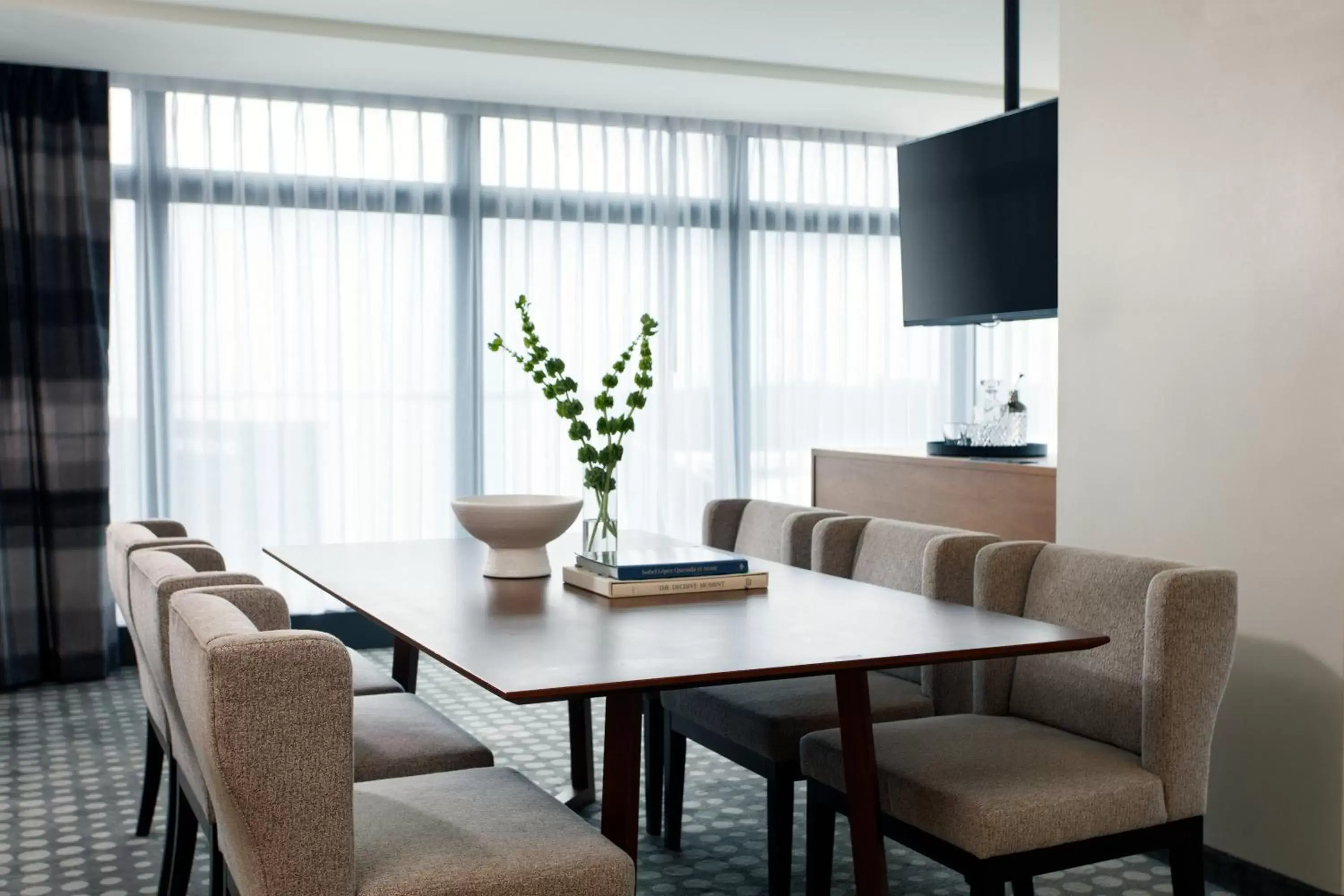 Photo of the whole room, Dining Area in Kimpton Overland Hotel - Atlanta Airport, an IHG Hotel