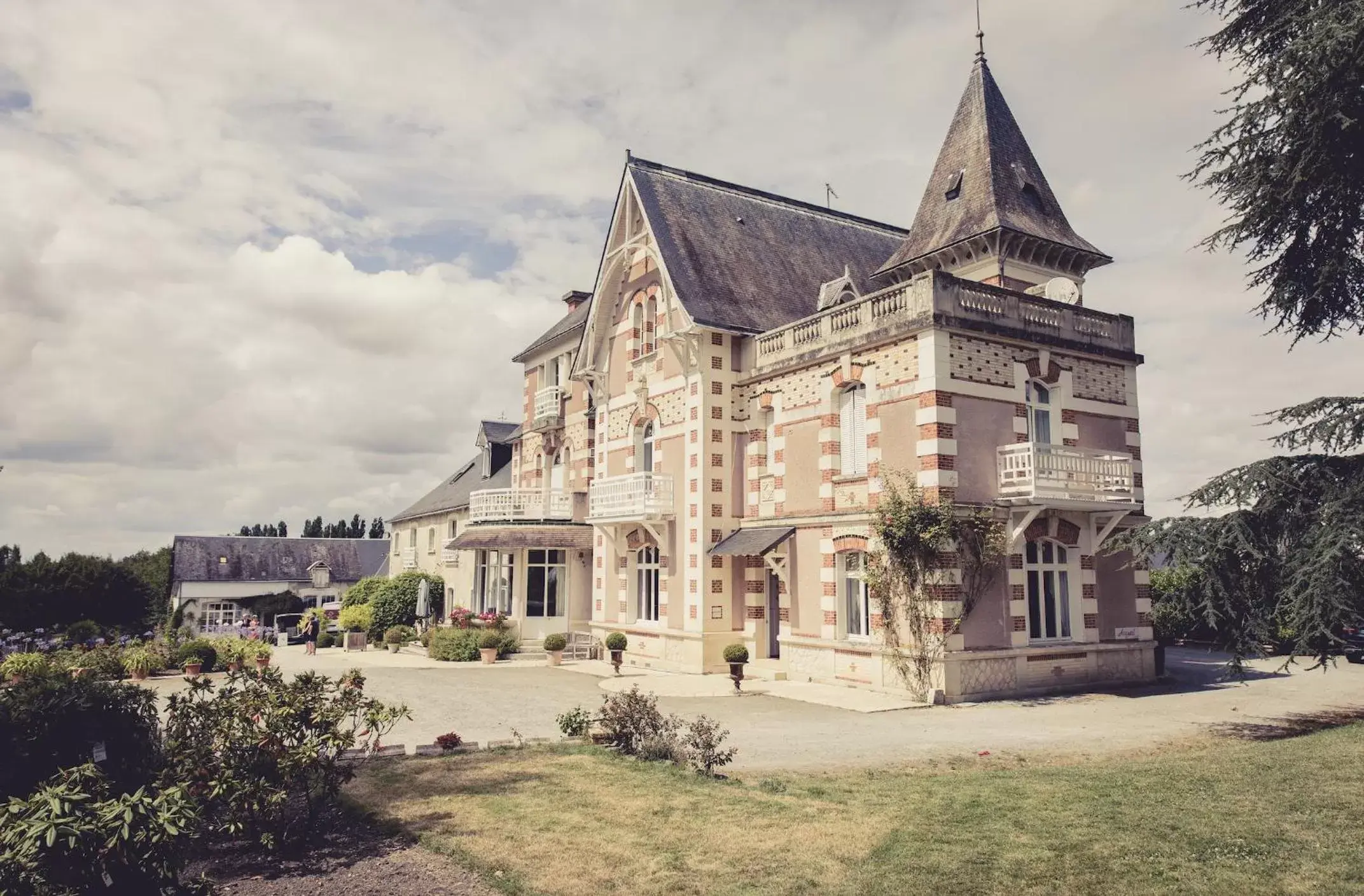 Property Building in La Poignardière