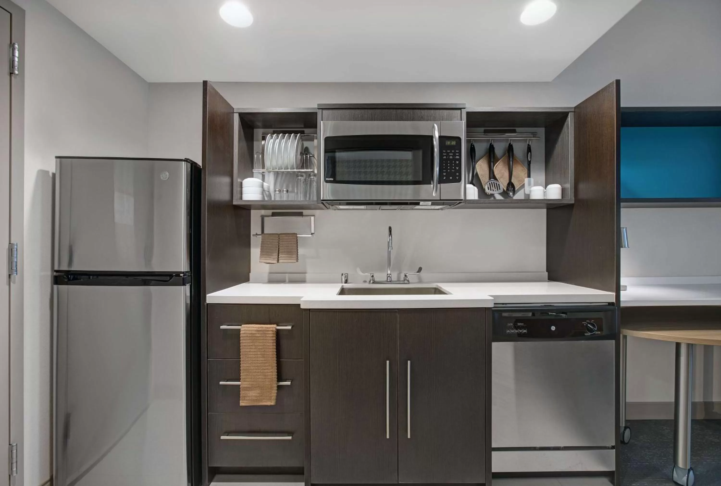 Kitchen or kitchenette in Home2 Suites By Hilton Milwaukee Downtown