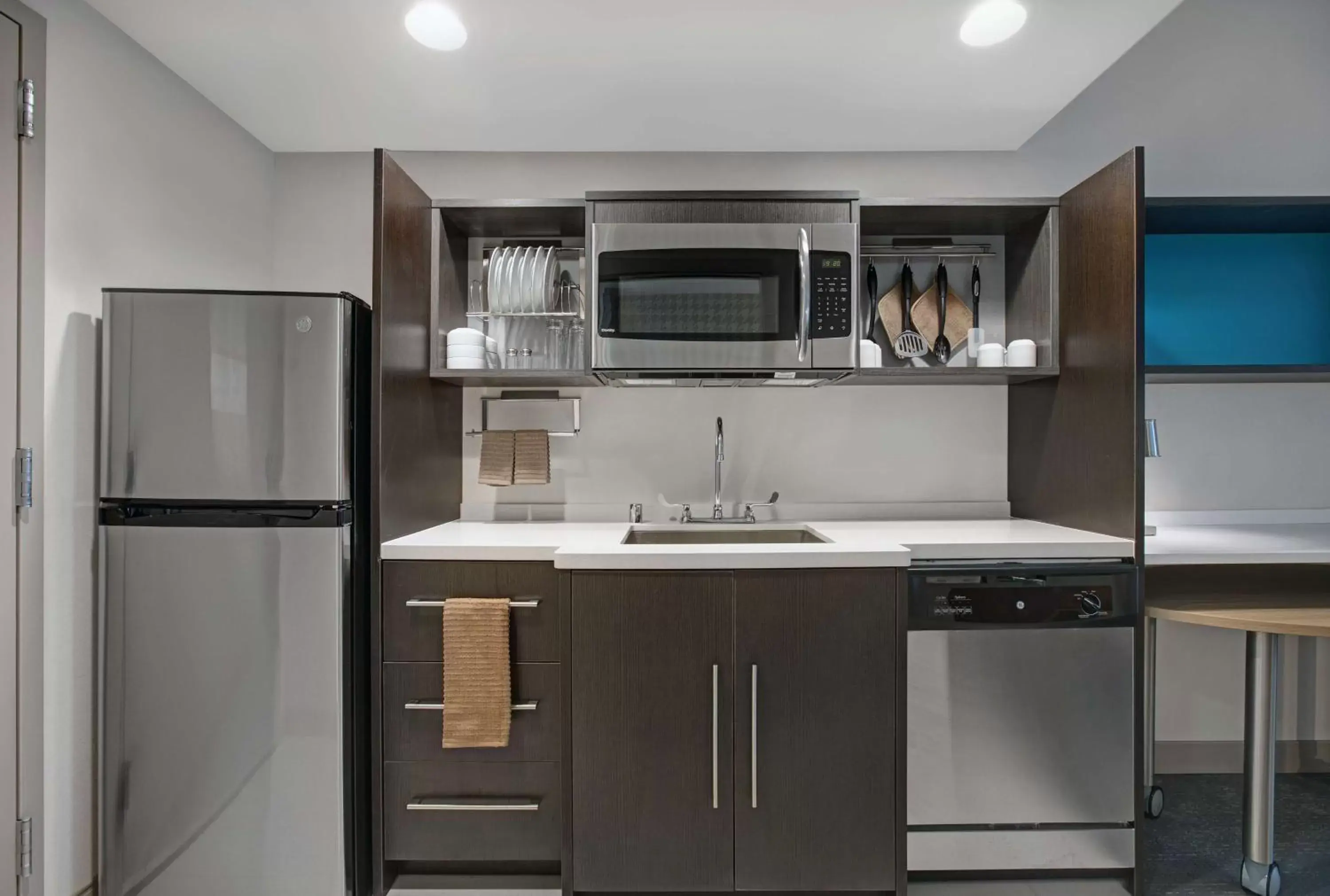 Kitchen or kitchenette, Kitchen/Kitchenette in Home2 Suites By Hilton Milwaukee Downtown