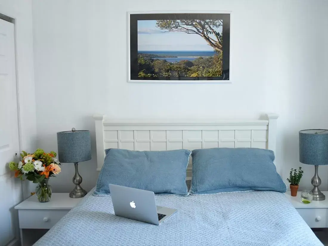 Bed in Montauk Oceanside Suites