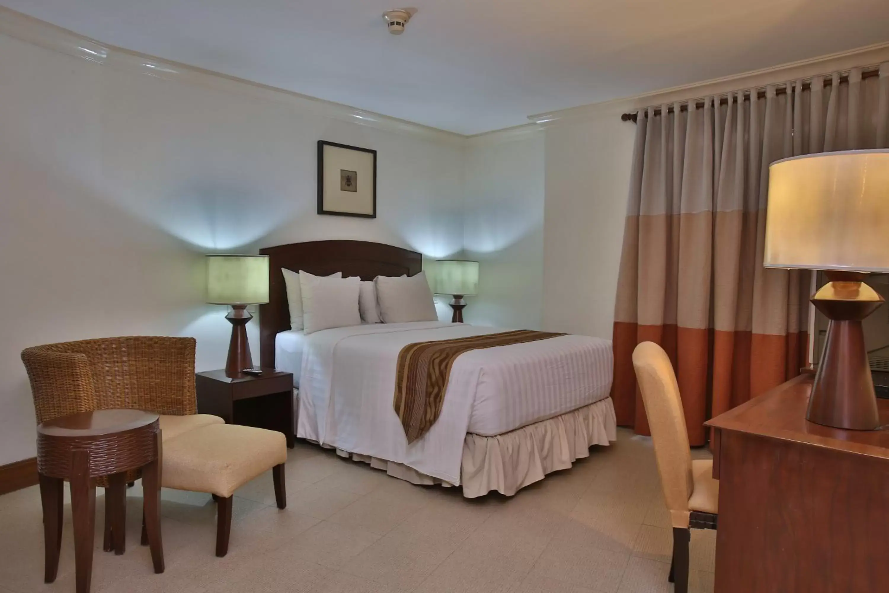 Bed in Crown Regency Suites Mactan
