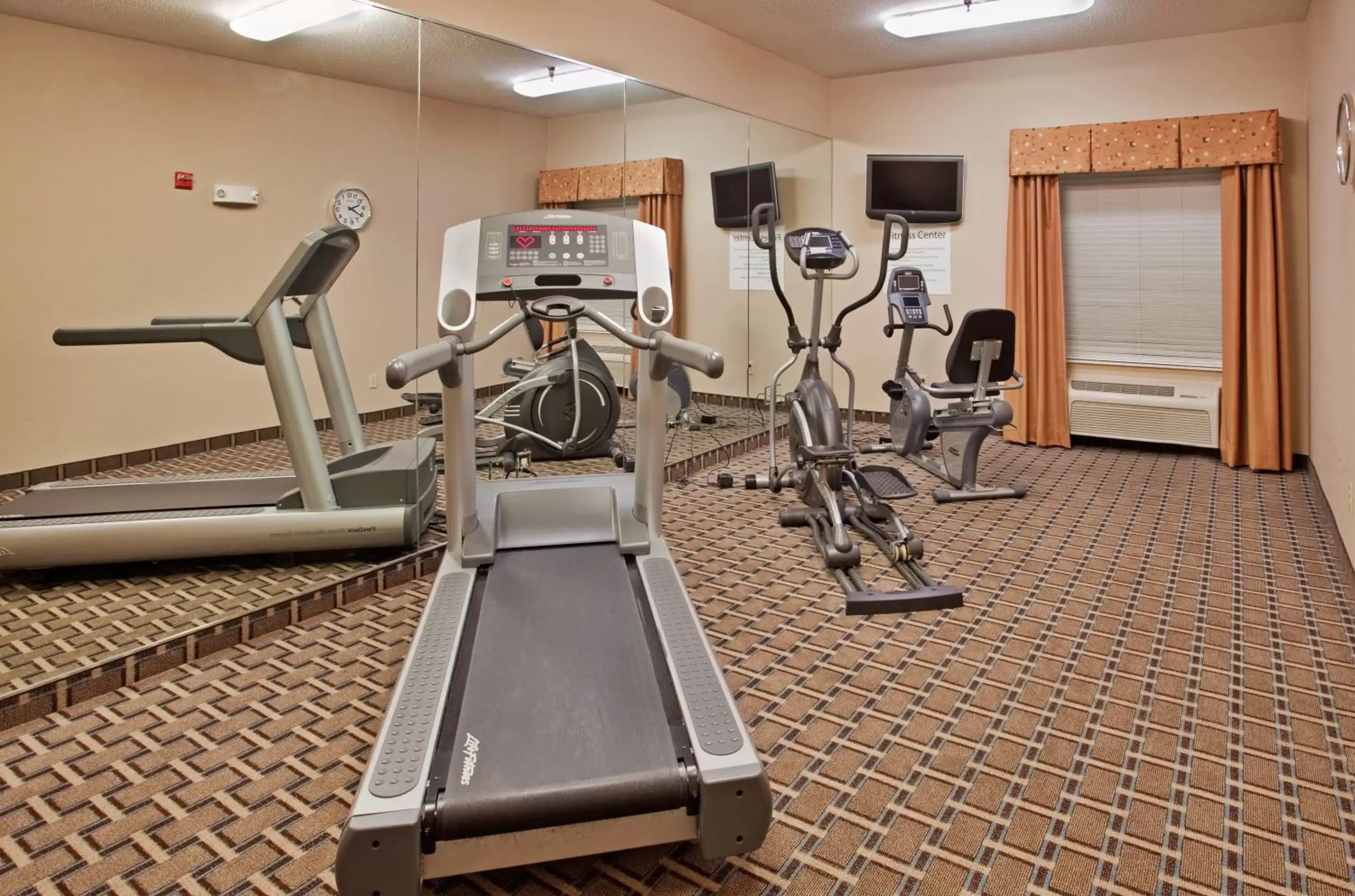 Spa and wellness centre/facilities, Fitness Center/Facilities in Holiday Inn Express Kansas City Liberty Missouri, an IHG Hotel