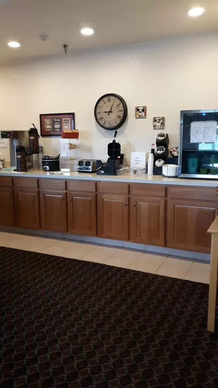 Continental breakfast in Herington Inn and Suites