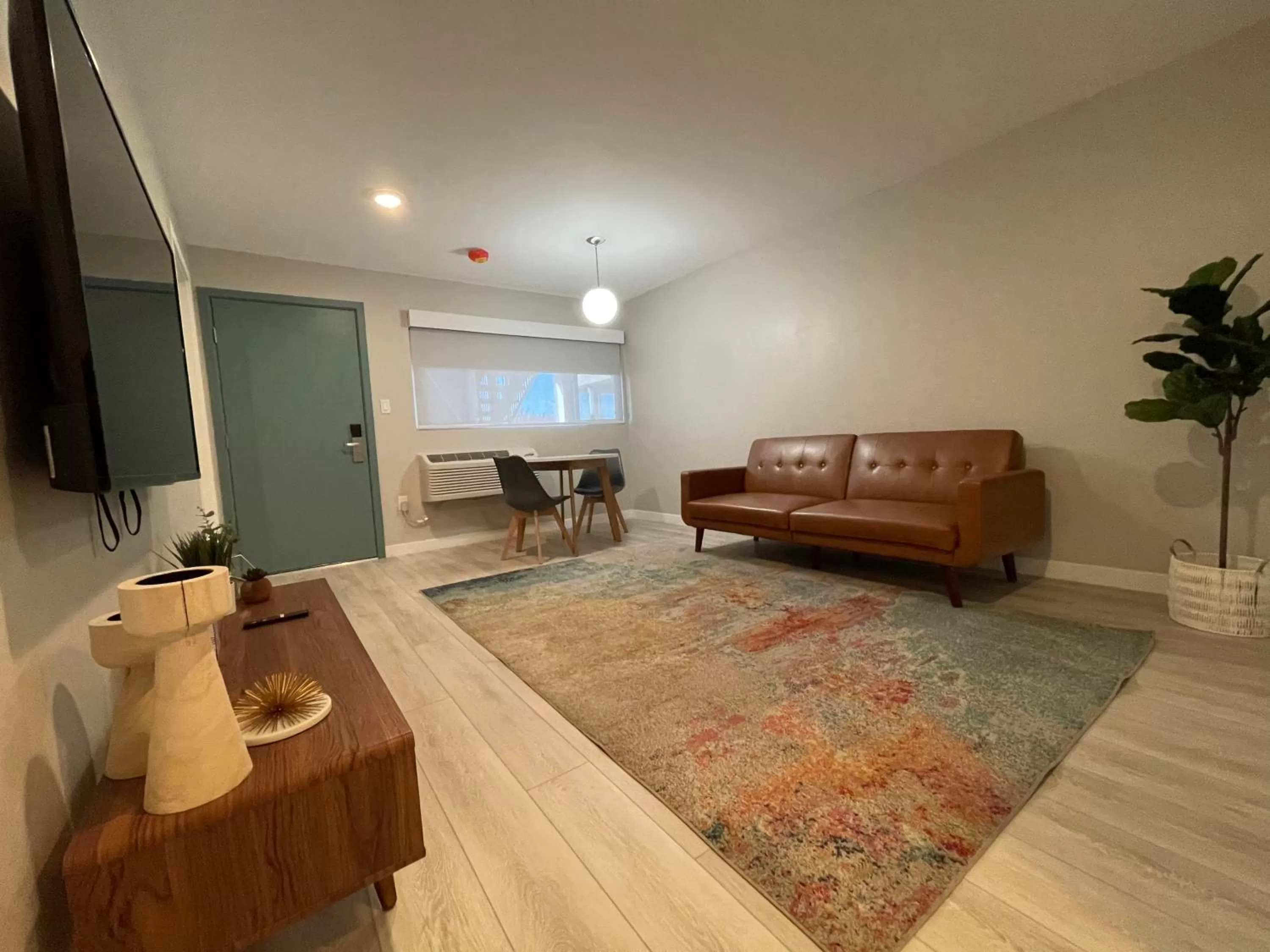 Living room in Arizona Sunset Inn & Suites