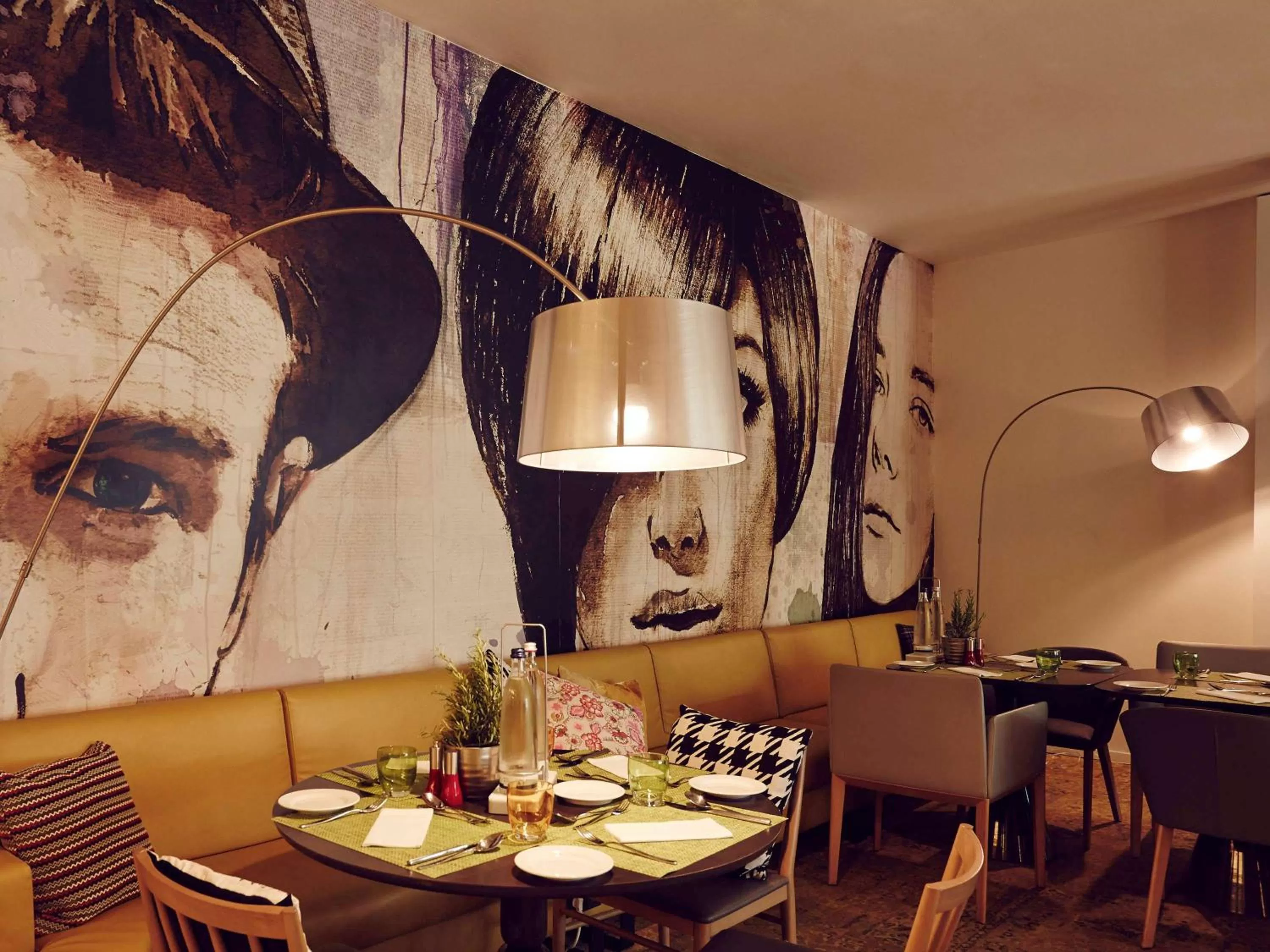 Restaurant/places to eat in Novotel München City