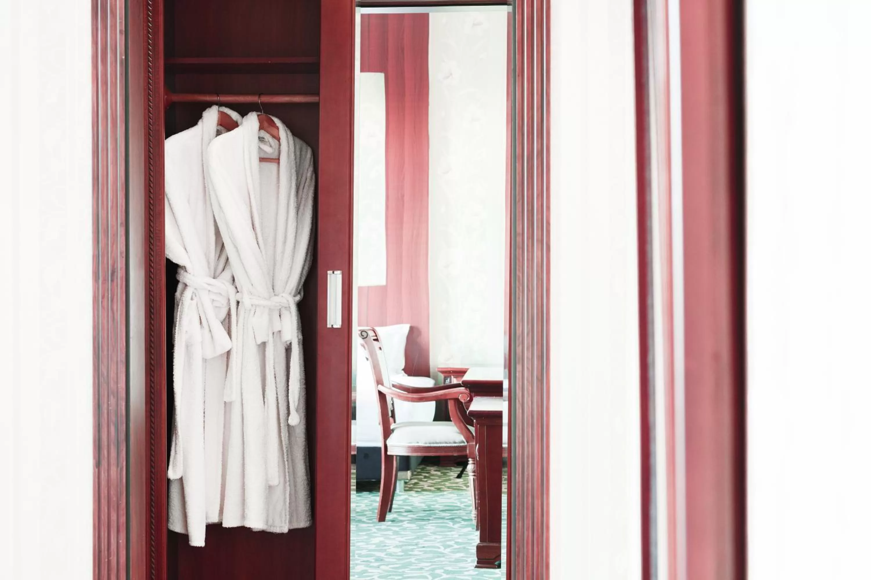 wardrobe in Western Suites Hotel