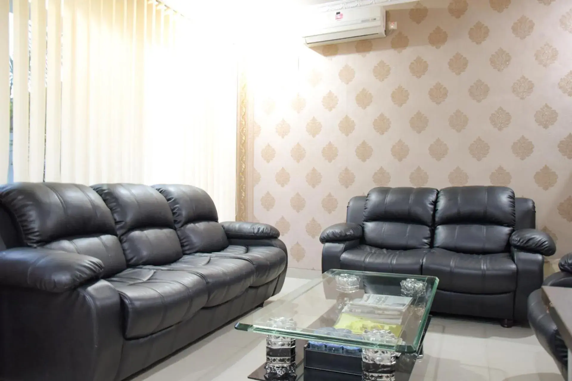 Seating Area in RedDoorz Syariah near Jogja City Mall 2