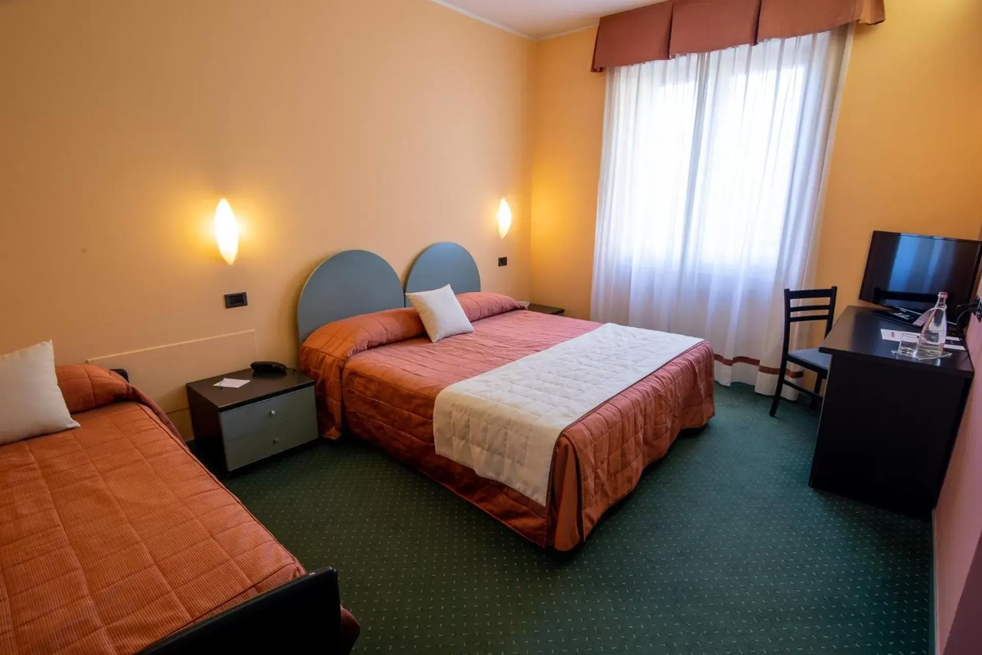 Bedroom, Bed in Hotel Vittoria