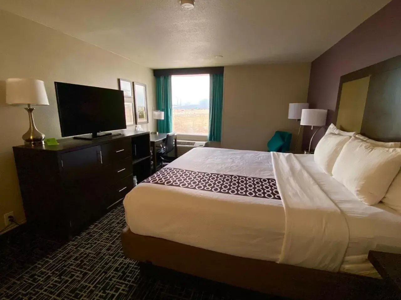 Bedroom in La Quinta by Wyndham Colorado Springs North