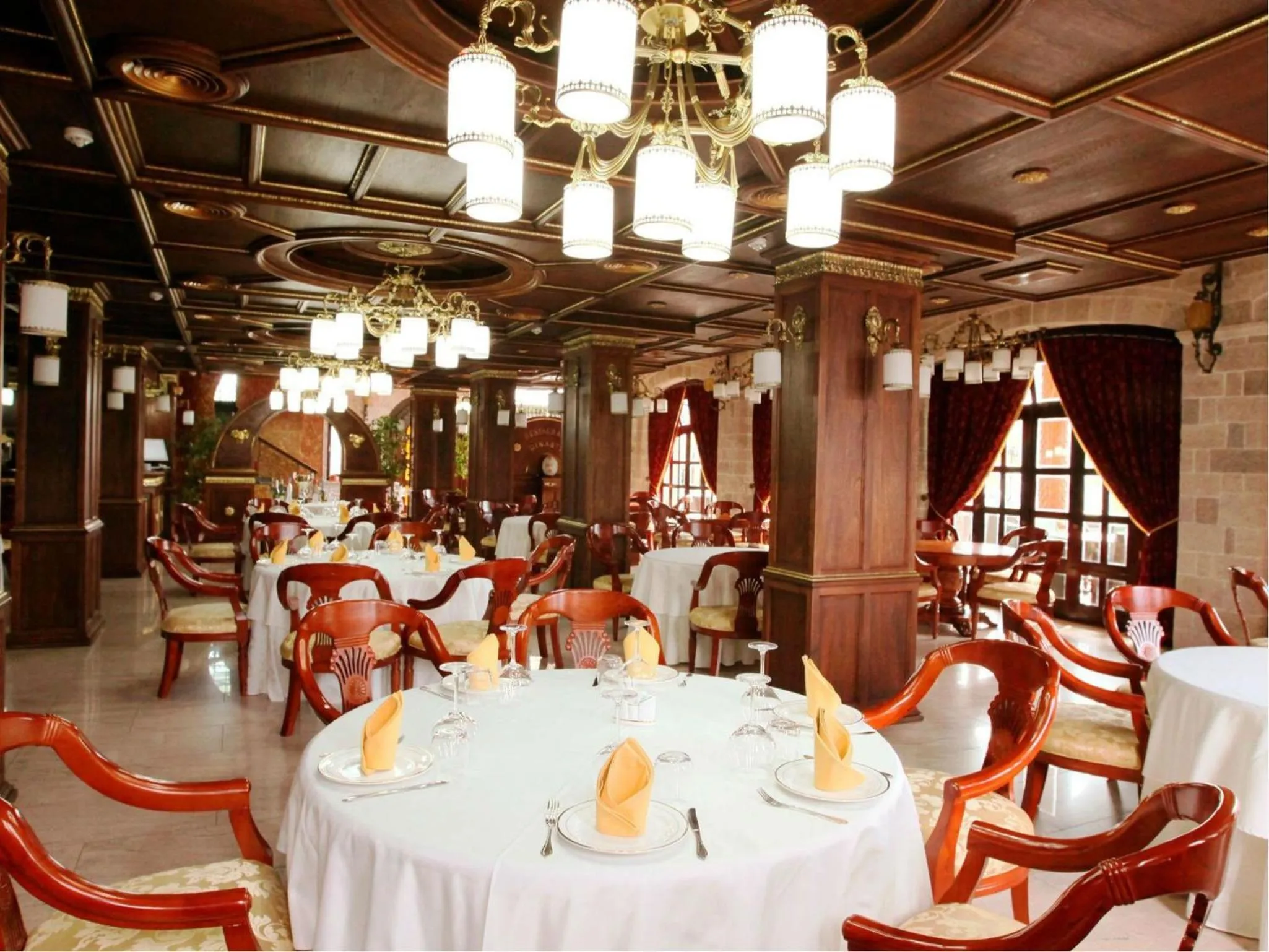 Restaurant/places to eat in Dinasty Hotel