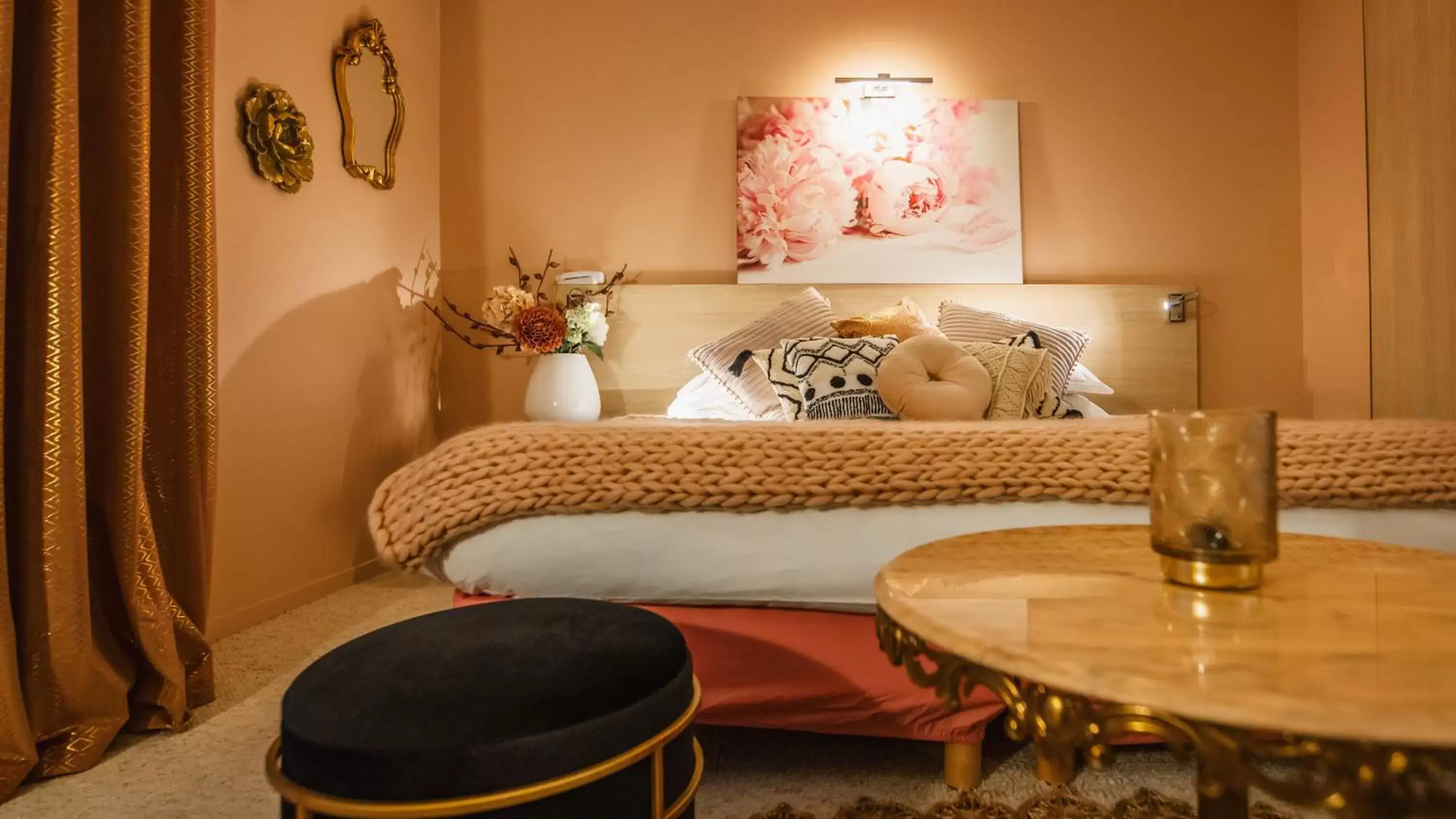 Bedroom, Bed in Kyriad Prestige Vannes Centre-Palais des Arts