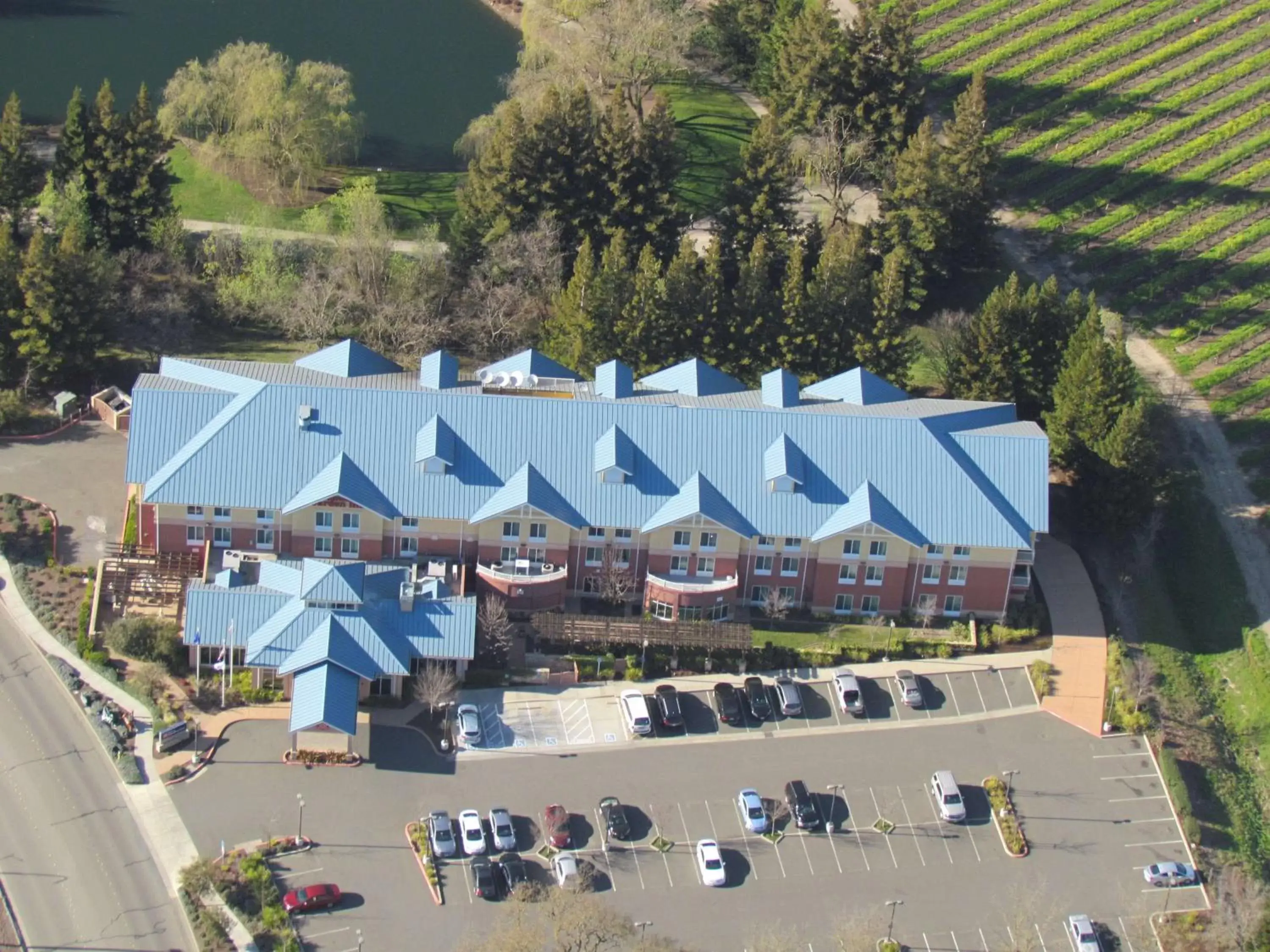 Property building, Bird's-eye View in Hilton Garden Inn Sonoma County Airport