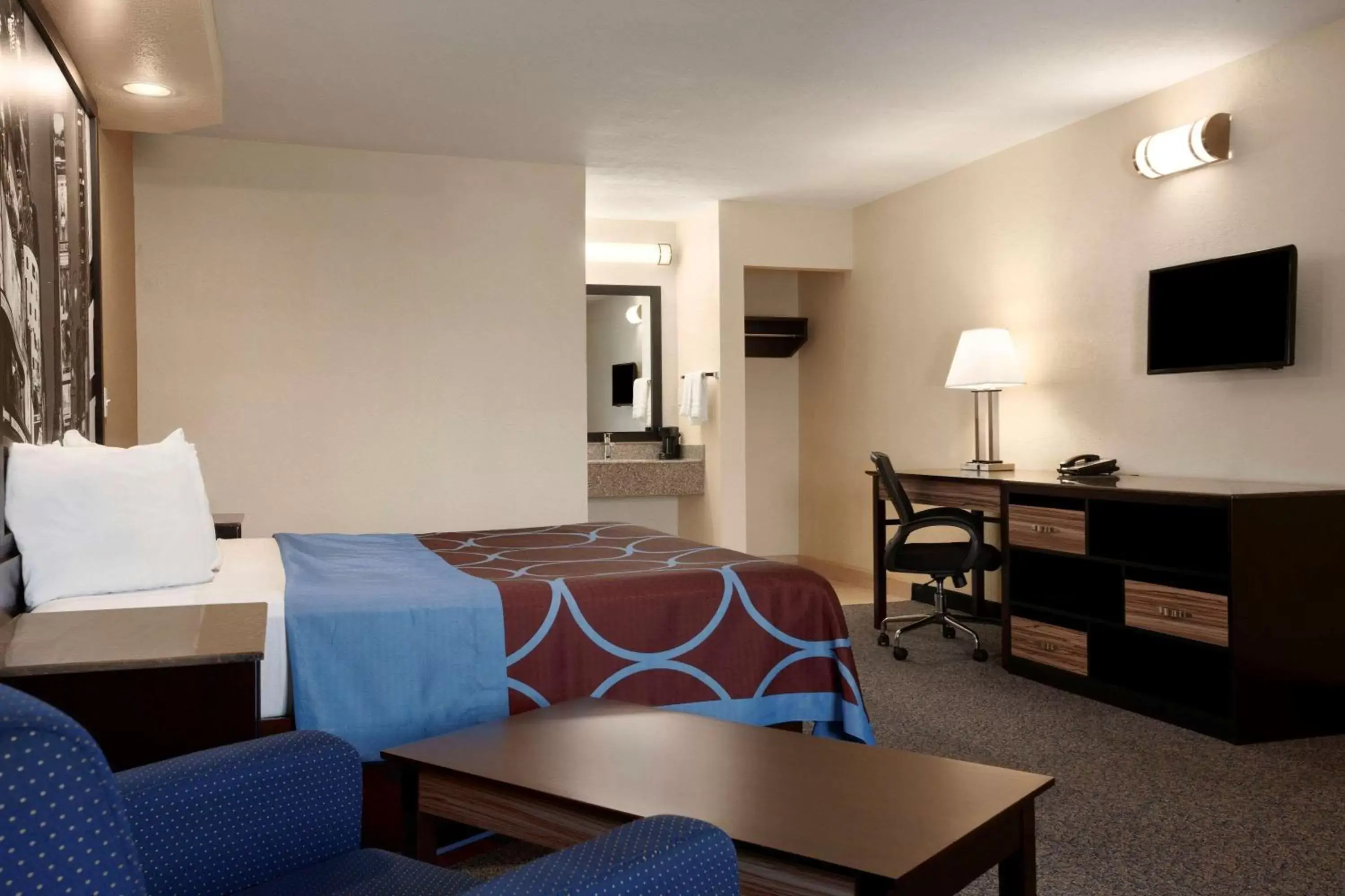 On site, Bed in Super 8 by Wyndham Rahway/Newark