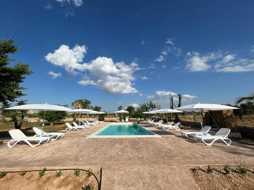 Swimming Pool in B&b Casina Il Mandorlo