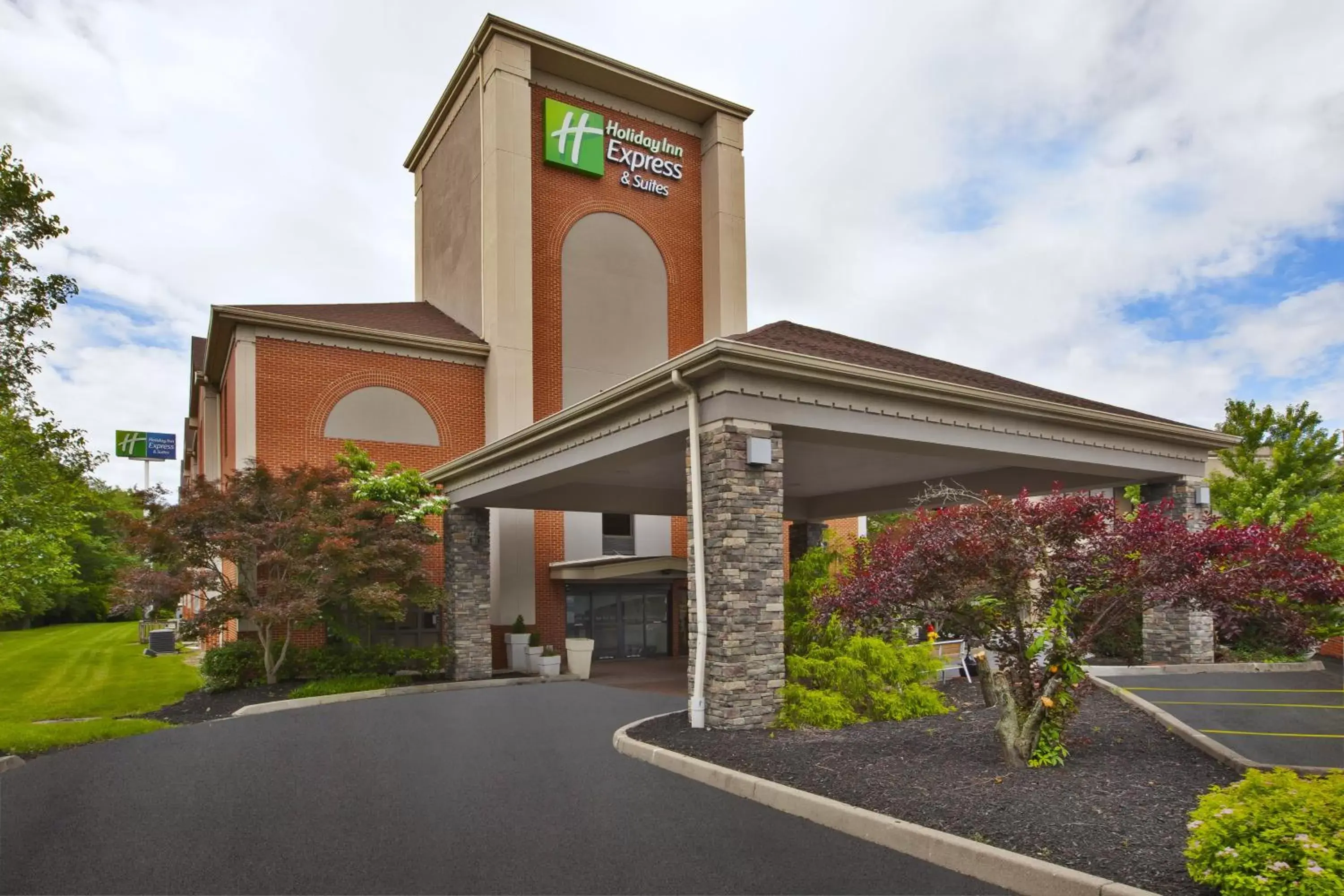 Property building in Holiday Inn Express Hotel & Suites Cincinnati Northeast-Milford, an IHG Hotel