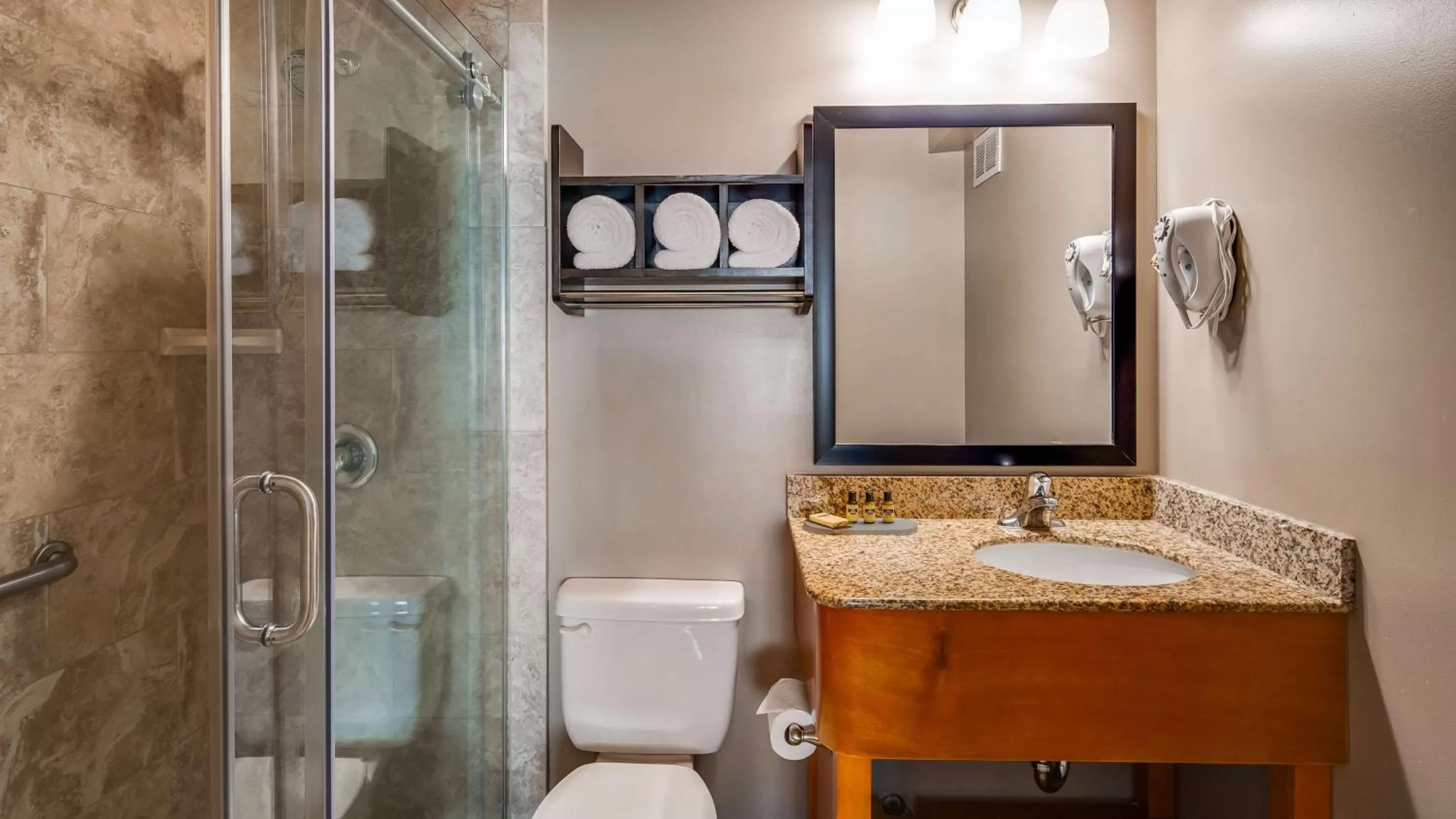 Bathroom in Best Western Plus Hyde Park Chicago Hotel