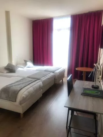 Photo of the whole room, Bed in Delta Hotel City Center