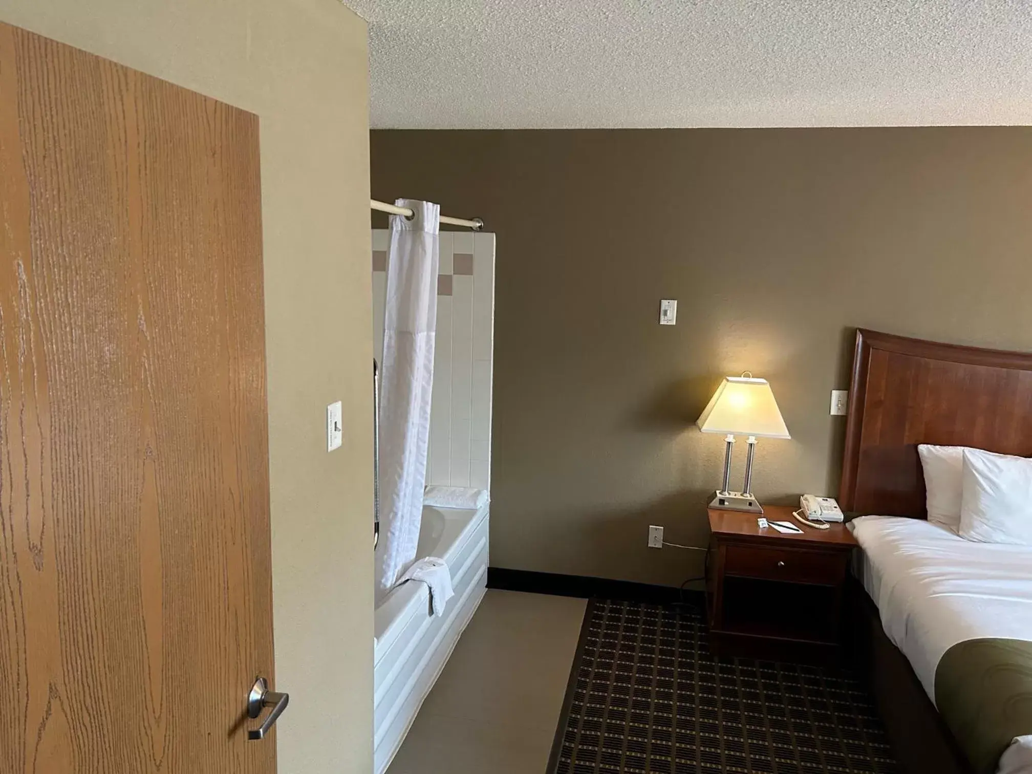 Bed in Quality Inn & Suites Bed in Quality Inn & Suites