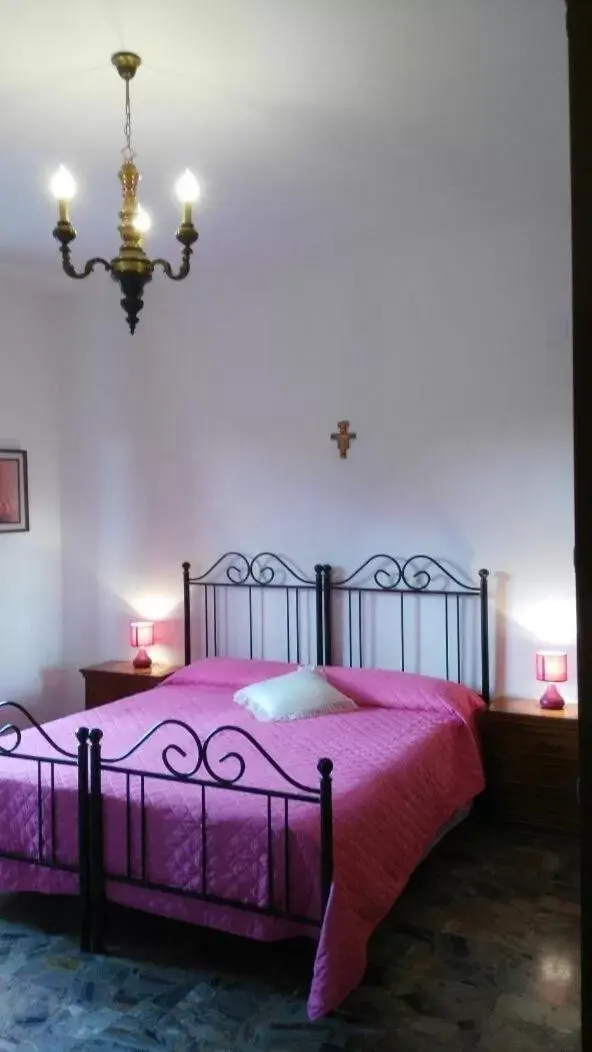Photo of the whole room, Bed in Il Giardino del Gallo