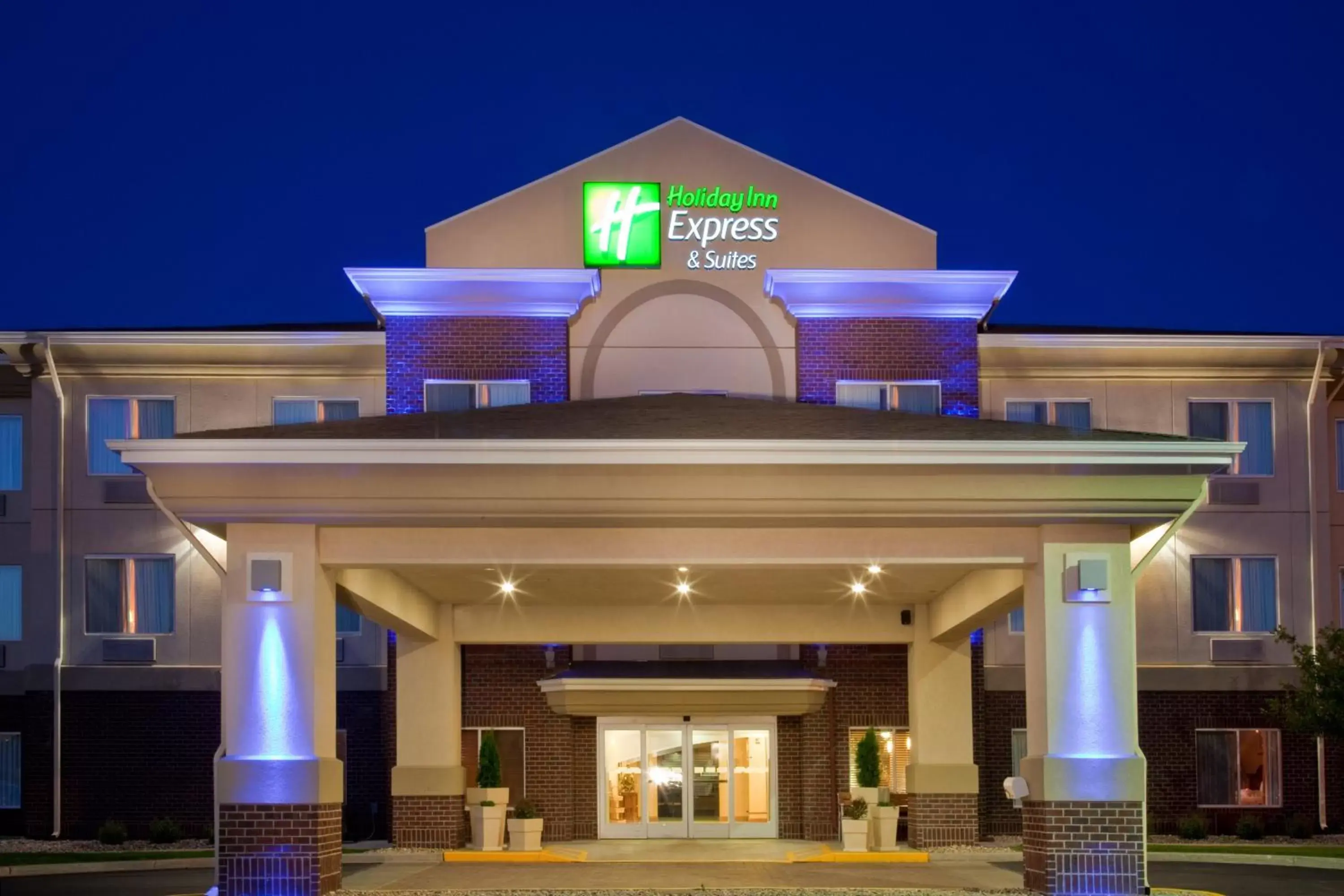Property building in Holiday Inn Express Hotel & Suites Brookings, an IHG Hotel