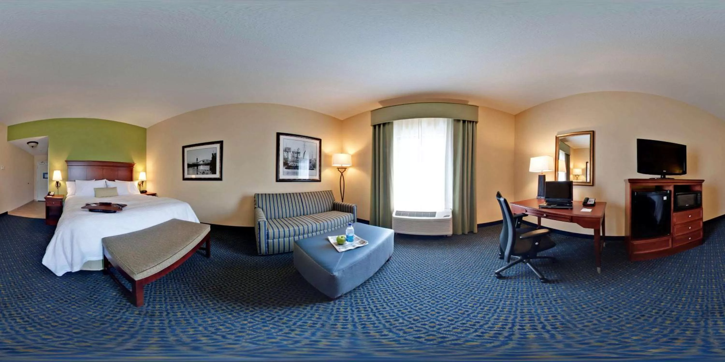 Bed in Hampton Inn Jackson-College Avenue