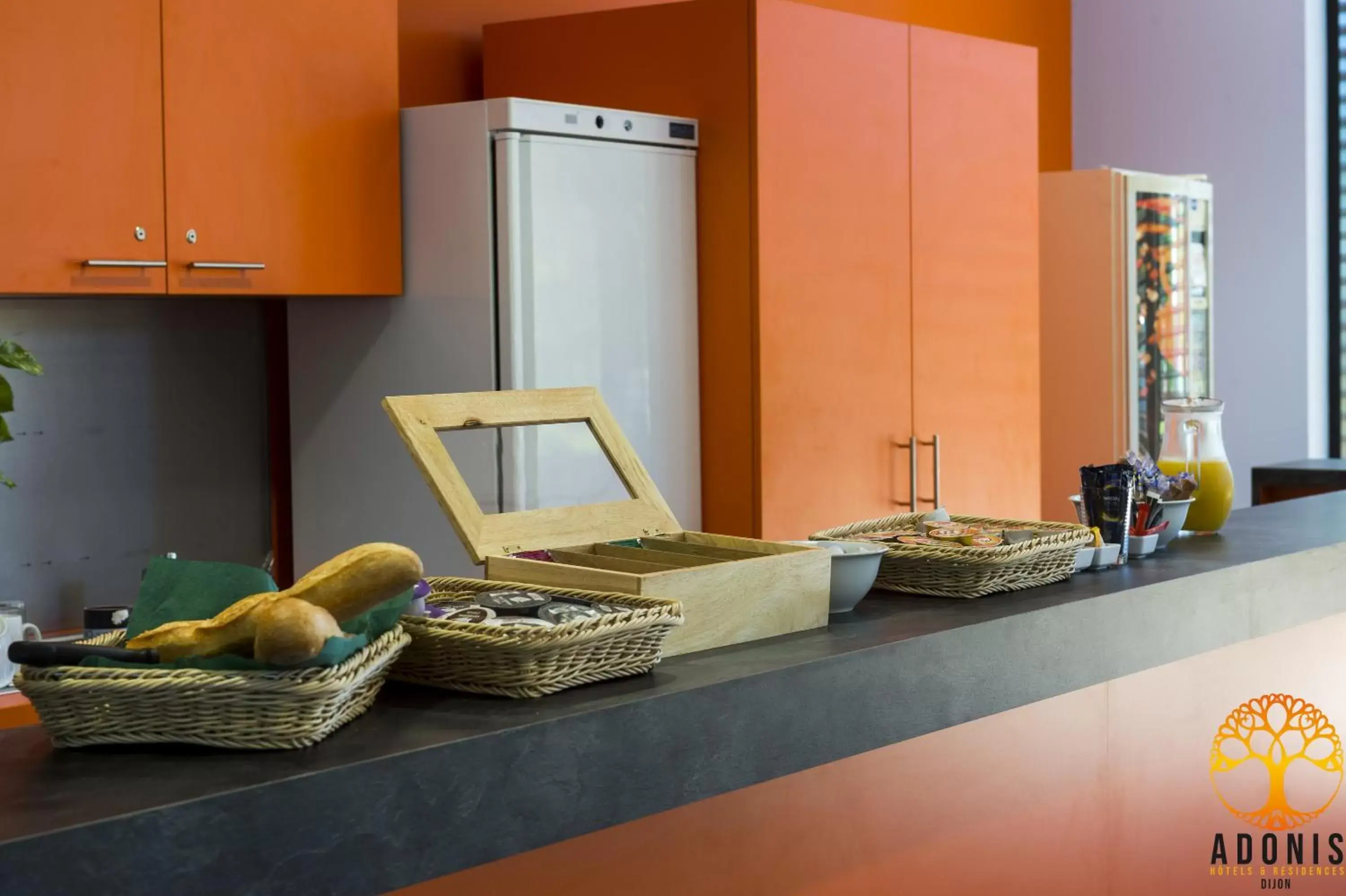 Breakfast in Adonis Dijon Maison Internationale Breakfast in Adonis Dijon Maison Internationale