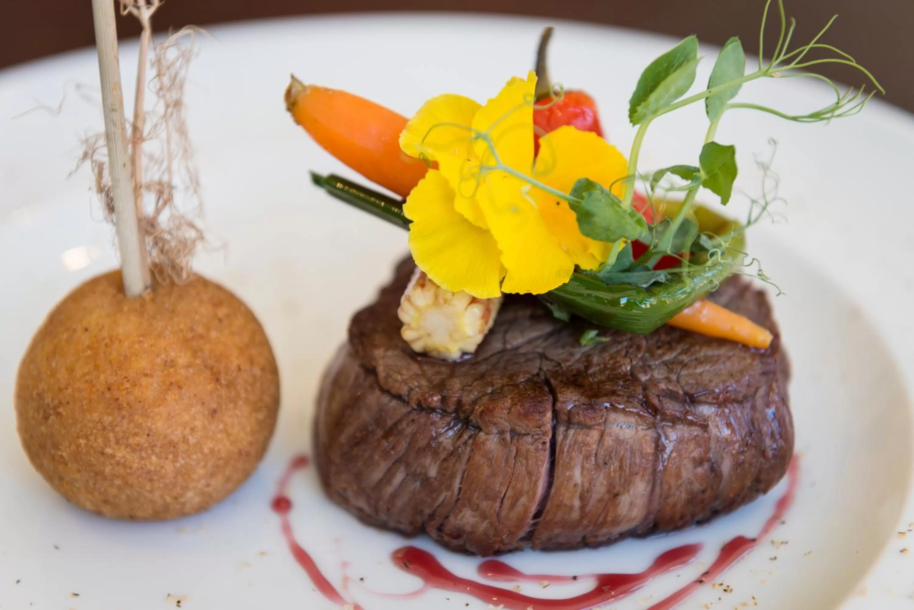 Restaurant/places to eat in Hôtel Aux Vieux Remparts, The Originals Relais